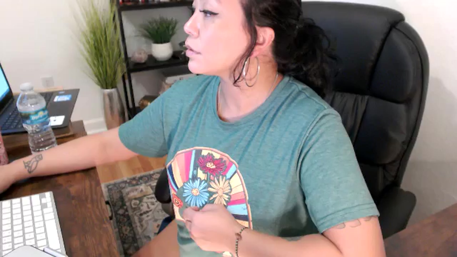Gallery image thumbnail from MickaylaMinx's myfreecams stream on, 11/20/2024, 21:54 image 9 of 20