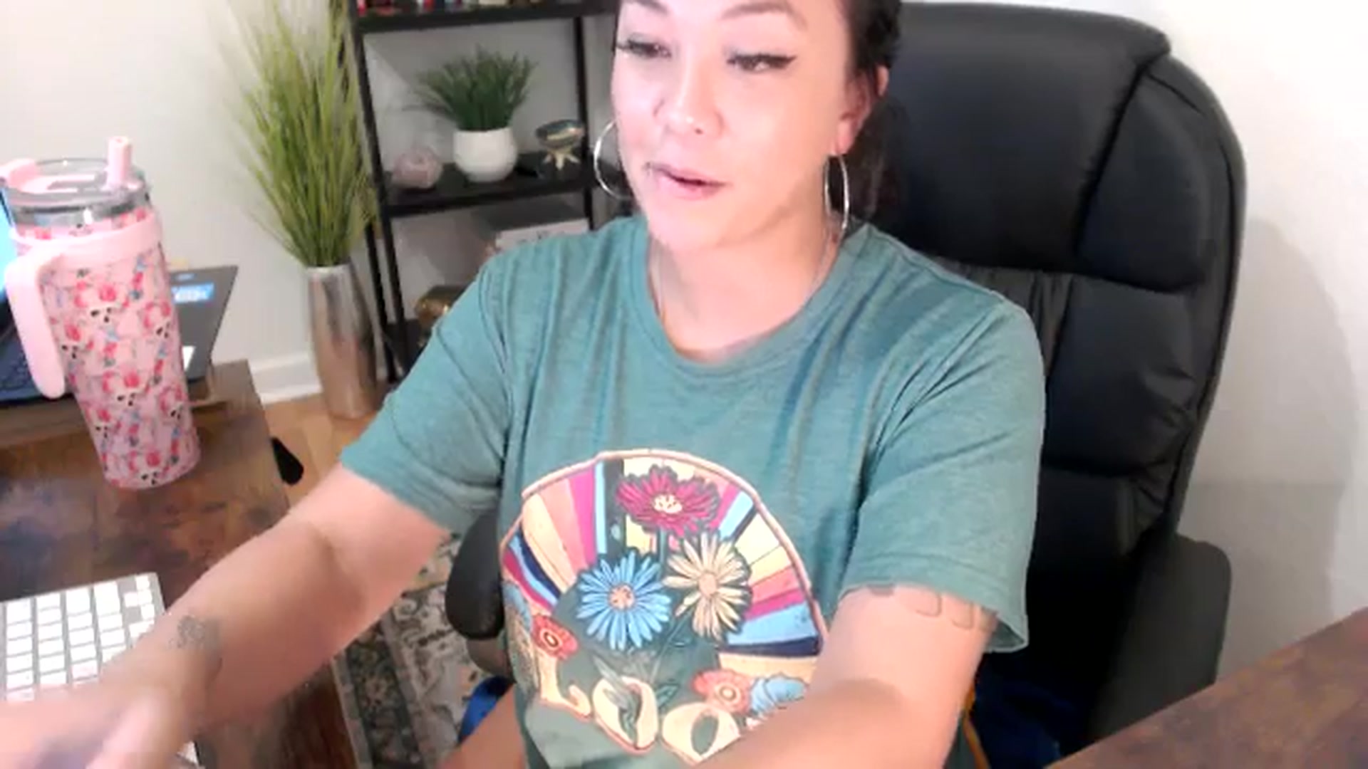 Gallery image thumbnail from MickaylaMinx's myfreecams stream on, 11/20/2024, 21:54 image 3 of 20