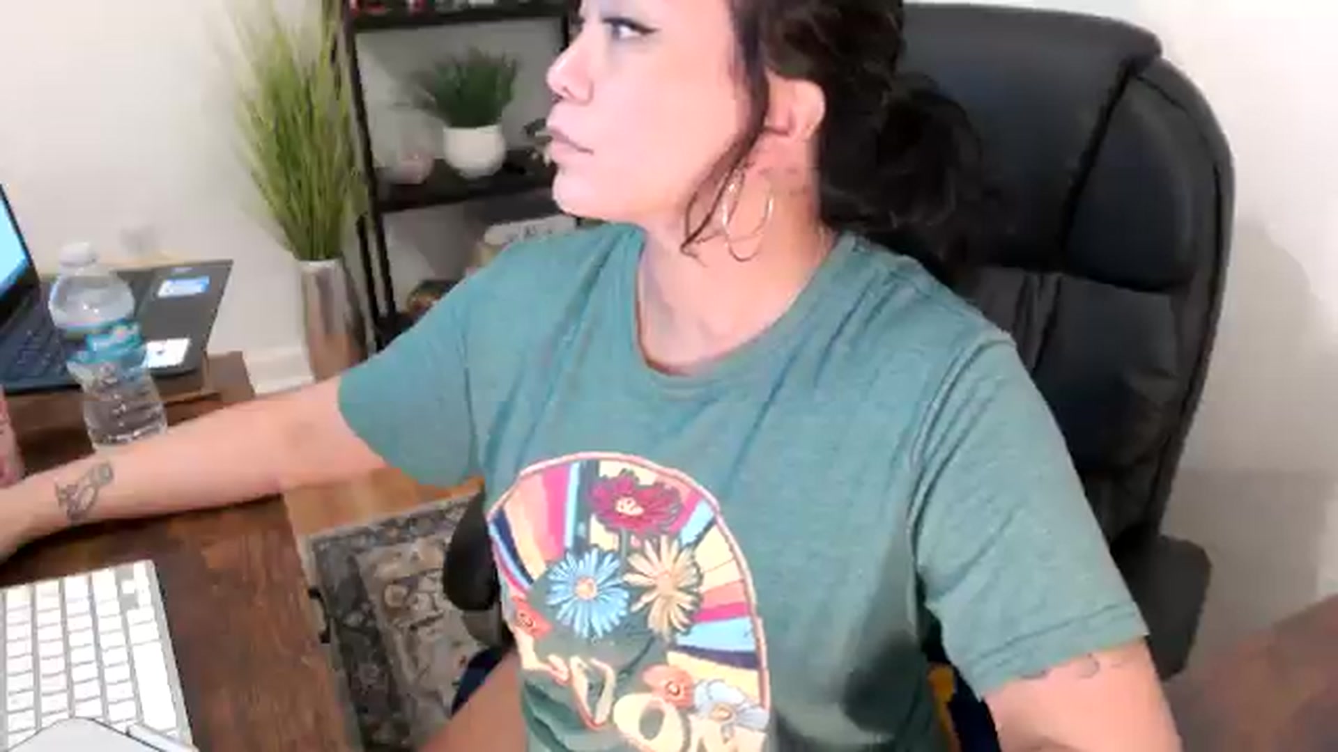 Gallery image thumbnail from MickaylaMinx's myfreecams stream on, 11/20/2024, 21:54 image 8 of 20