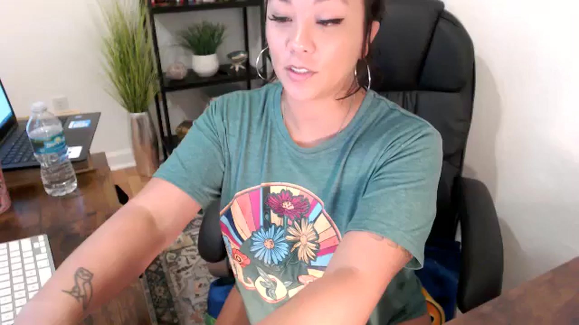 Gallery image thumbnail from MickaylaMinx's myfreecams stream on, 11/20/2024, 22:08 image 5 of 20
