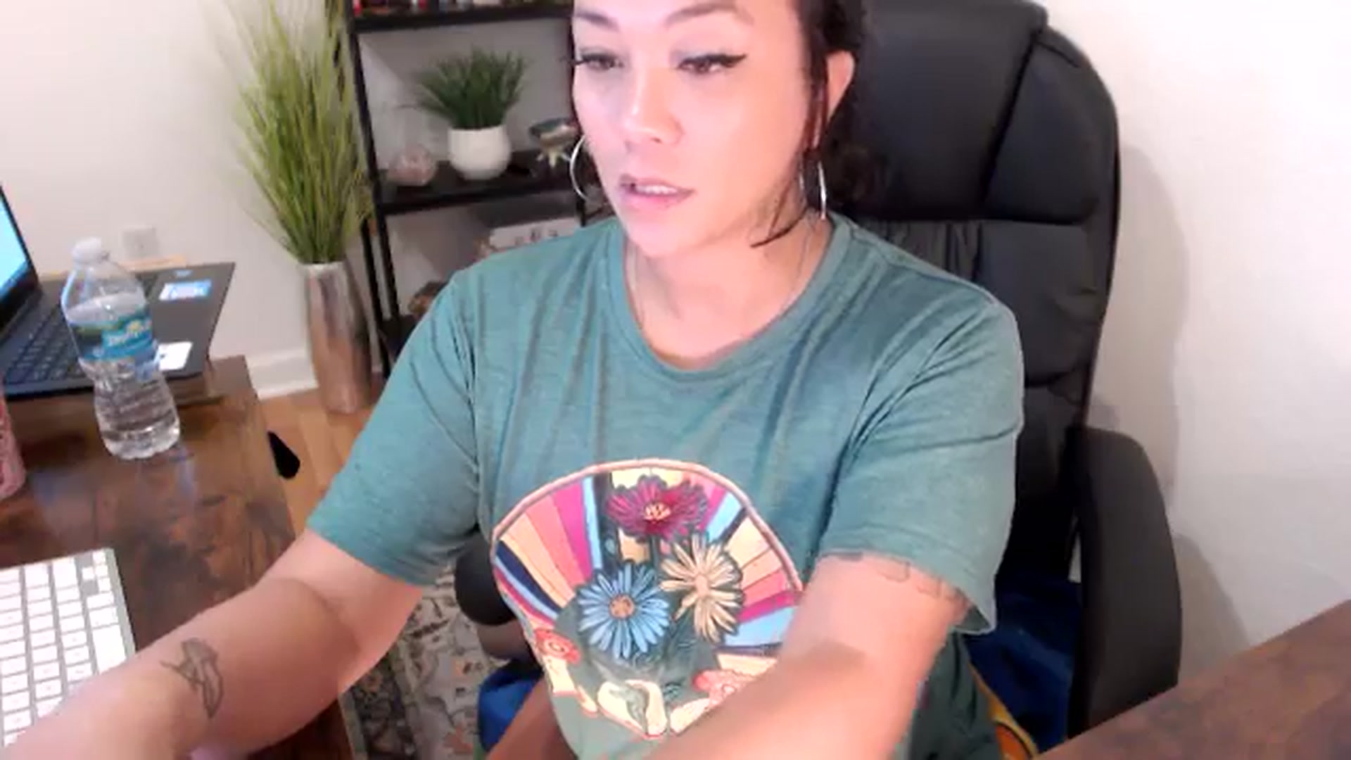 Gallery image thumbnail from MickaylaMinx's myfreecams stream on, 11/20/2024, 22:08 image 7 of 20