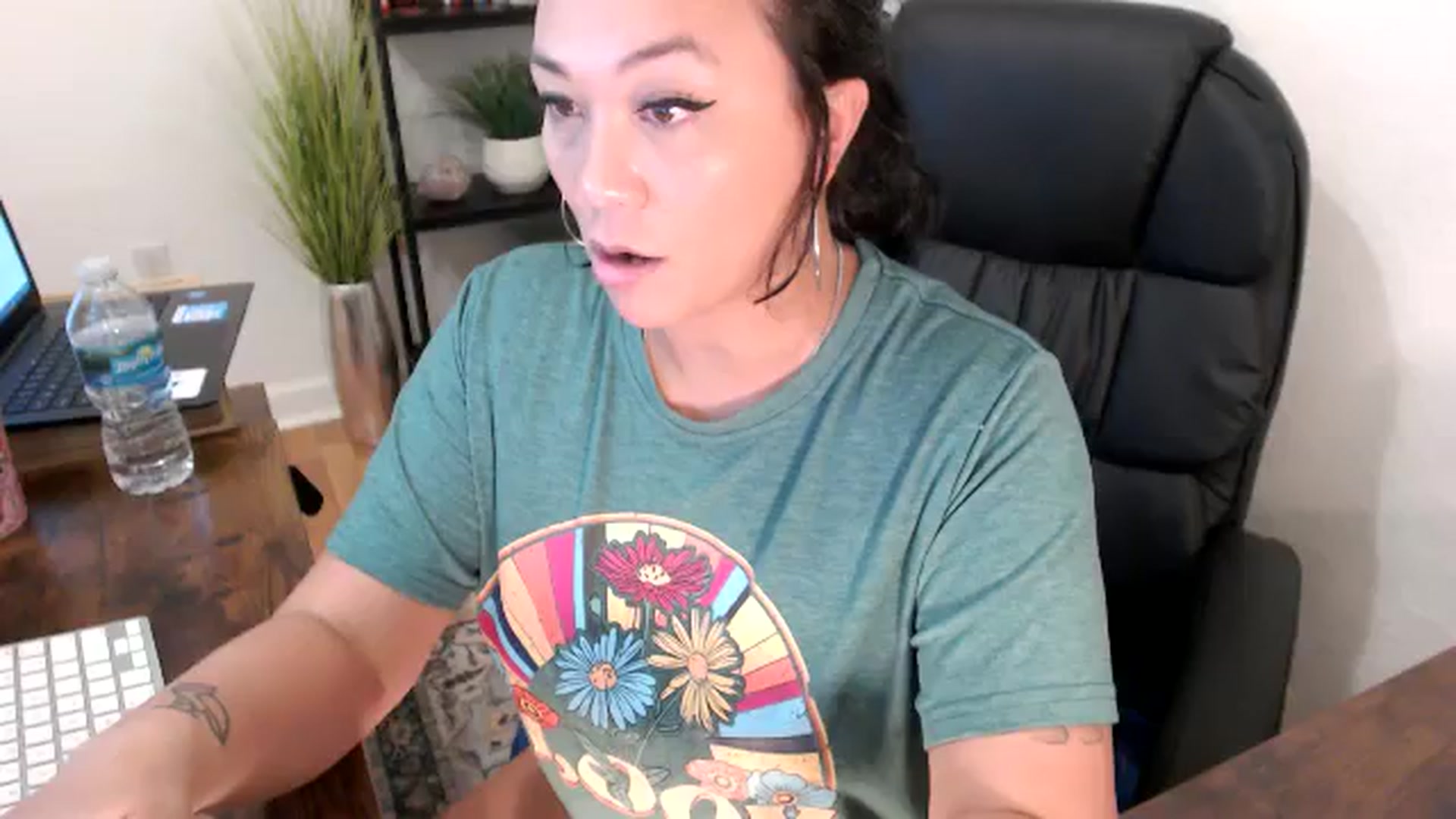 Gallery image thumbnail from MickaylaMinx's myfreecams stream on, 11/20/2024, 22:08 image 2 of 20