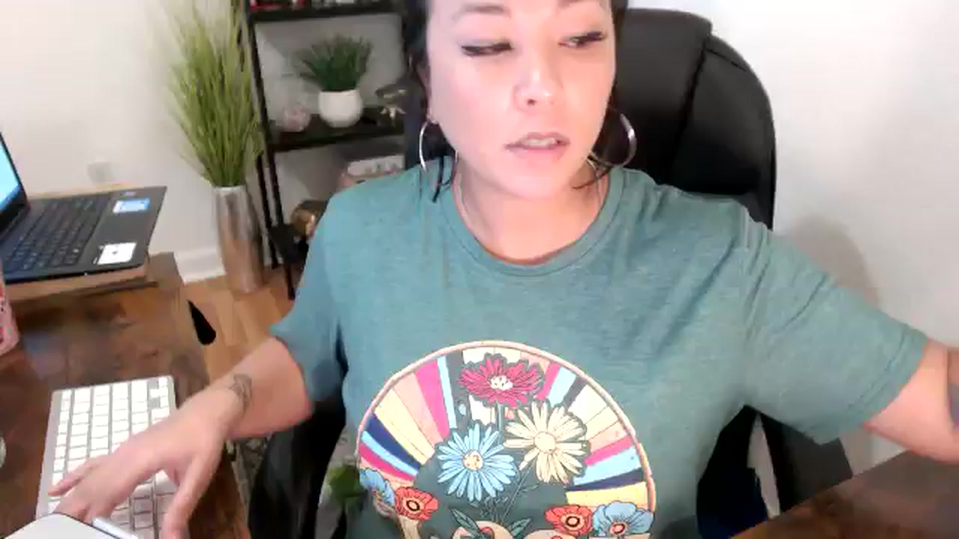 Gallery image thumbnail from MickaylaMinx's myfreecams stream on, 11/20/2024, 22:08 image 20 of 20