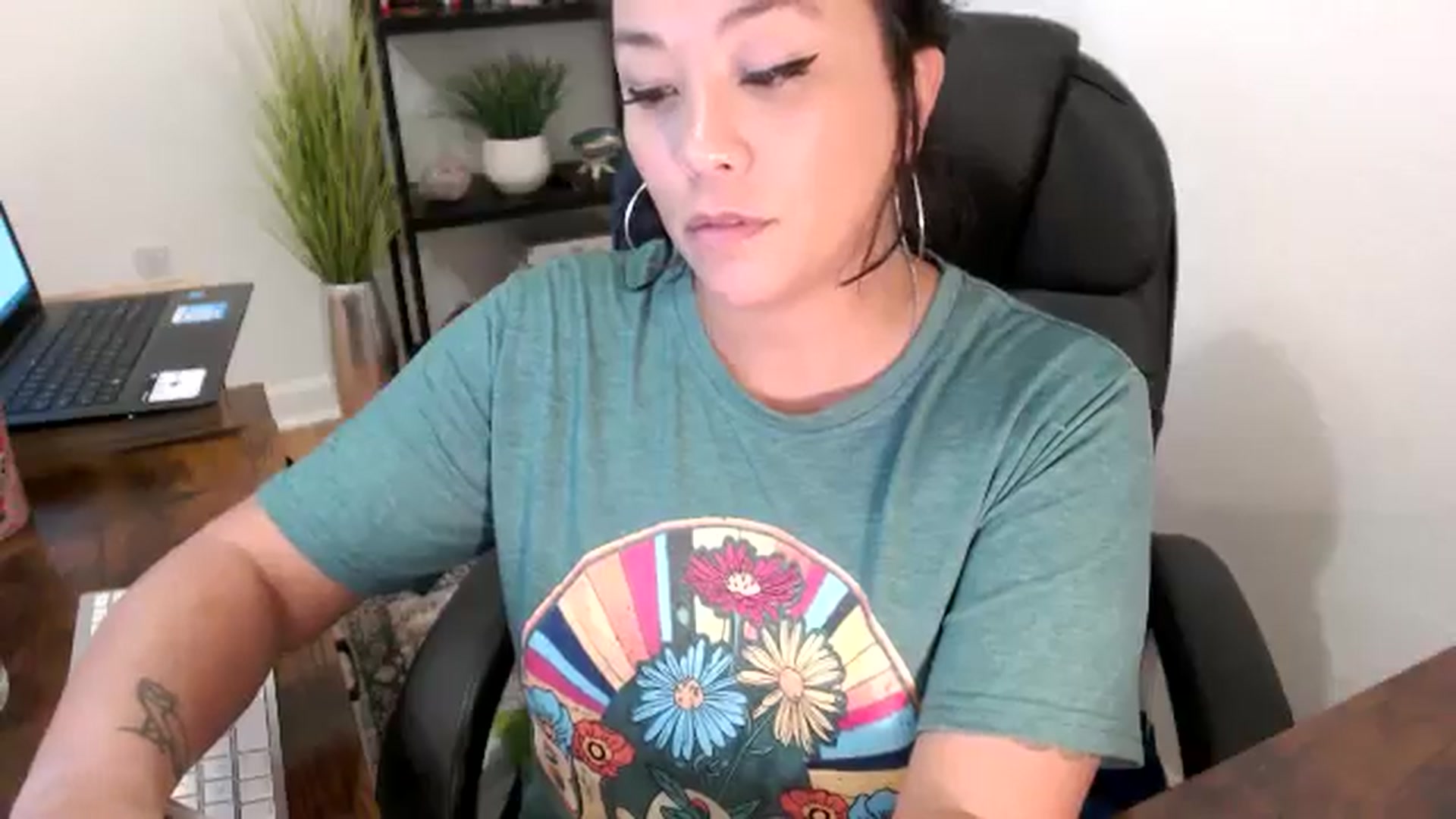 Gallery image thumbnail from MickaylaMinx's myfreecams stream on, 11/20/2024, 22:08 image 19 of 20