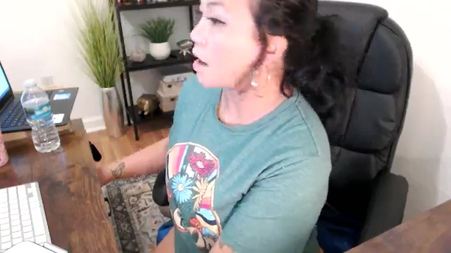 Gallery image thumbnail from MickaylaMinx's myfreecams stream on, 11/20/2024, 22:08 image 16 of 20