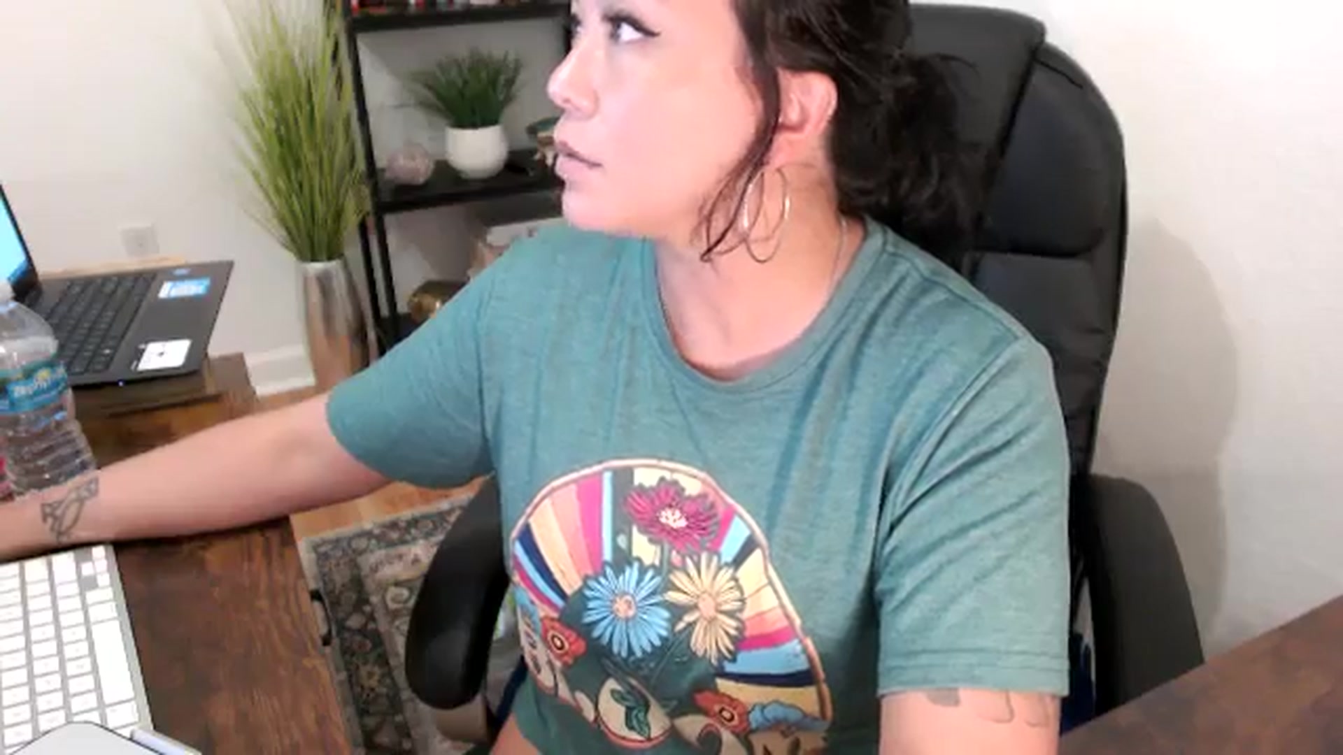 Gallery image thumbnail from MickaylaMinx's myfreecams stream on, 11/20/2024, 22:08 image 17 of 20