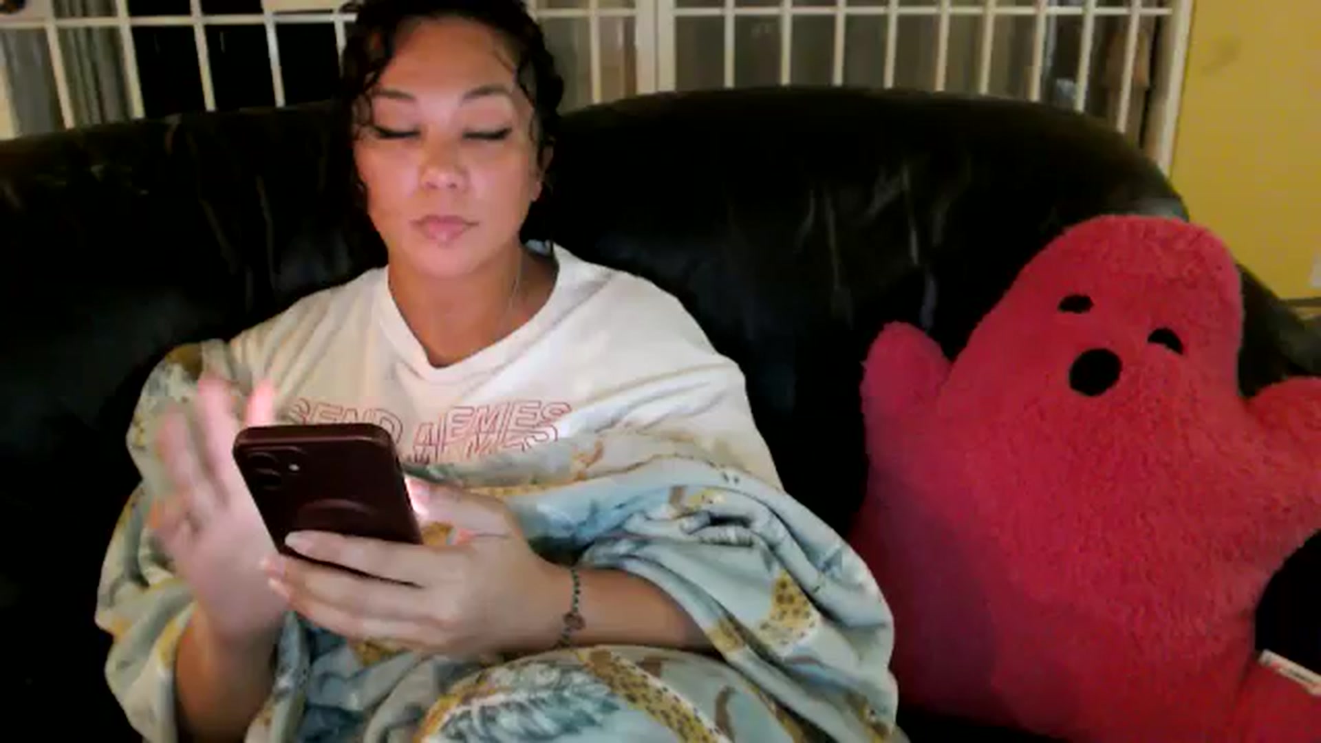 Gallery image thumbnail from MickaylaMinx's myfreecams stream on, 11/21/2024, 01:11 image 1 of 20