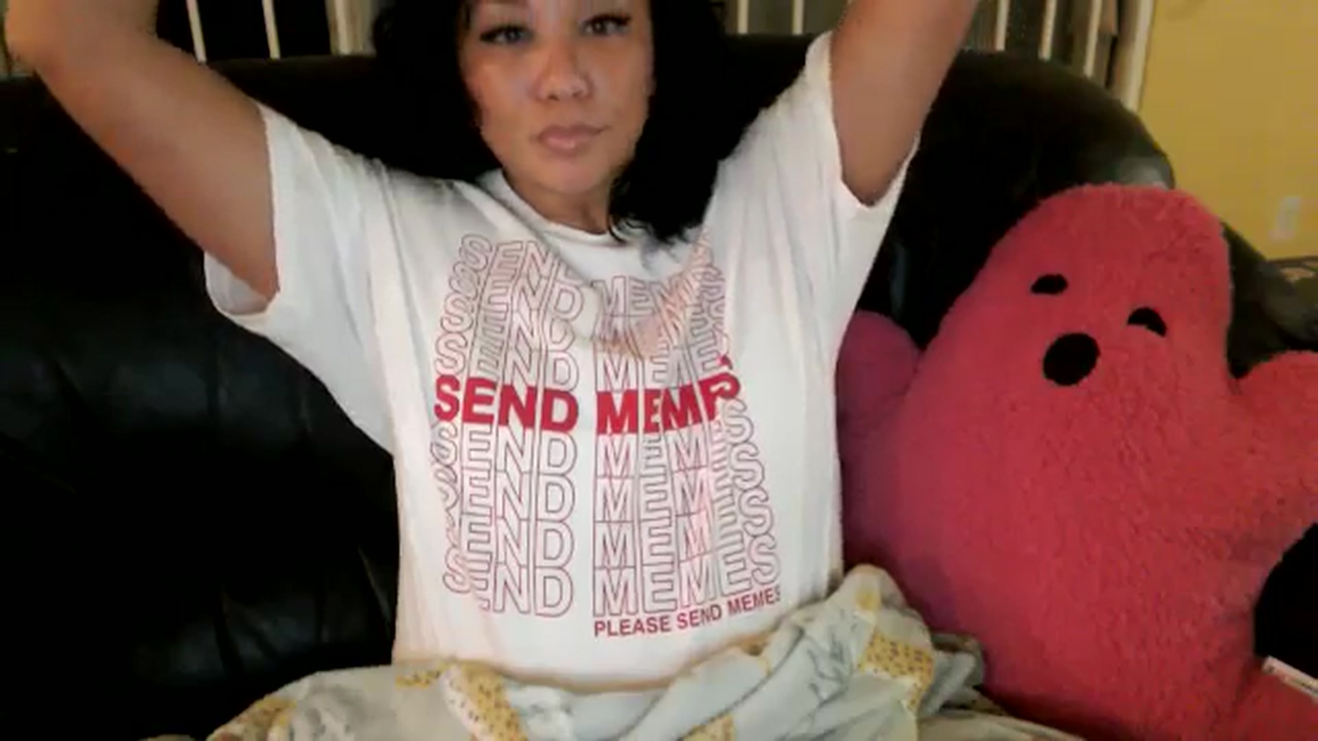 Gallery image thumbnail from MickaylaMinx's myfreecams stream on, 11/21/2024, 01:11 image 6 of 20