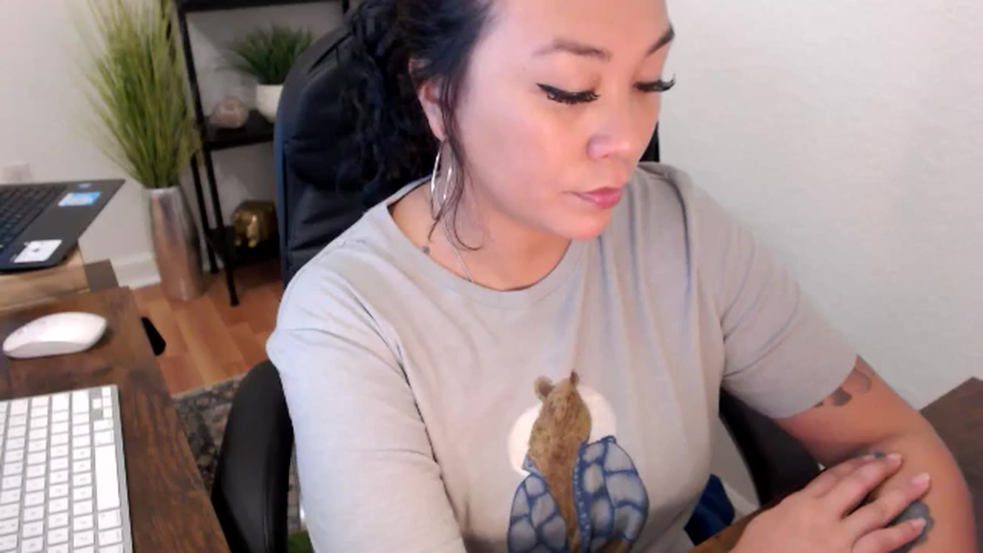 Gallery image thumbnail from MickaylaMinx's myfreecams stream on, 11/21/2024, 16:10 image 6 of 20