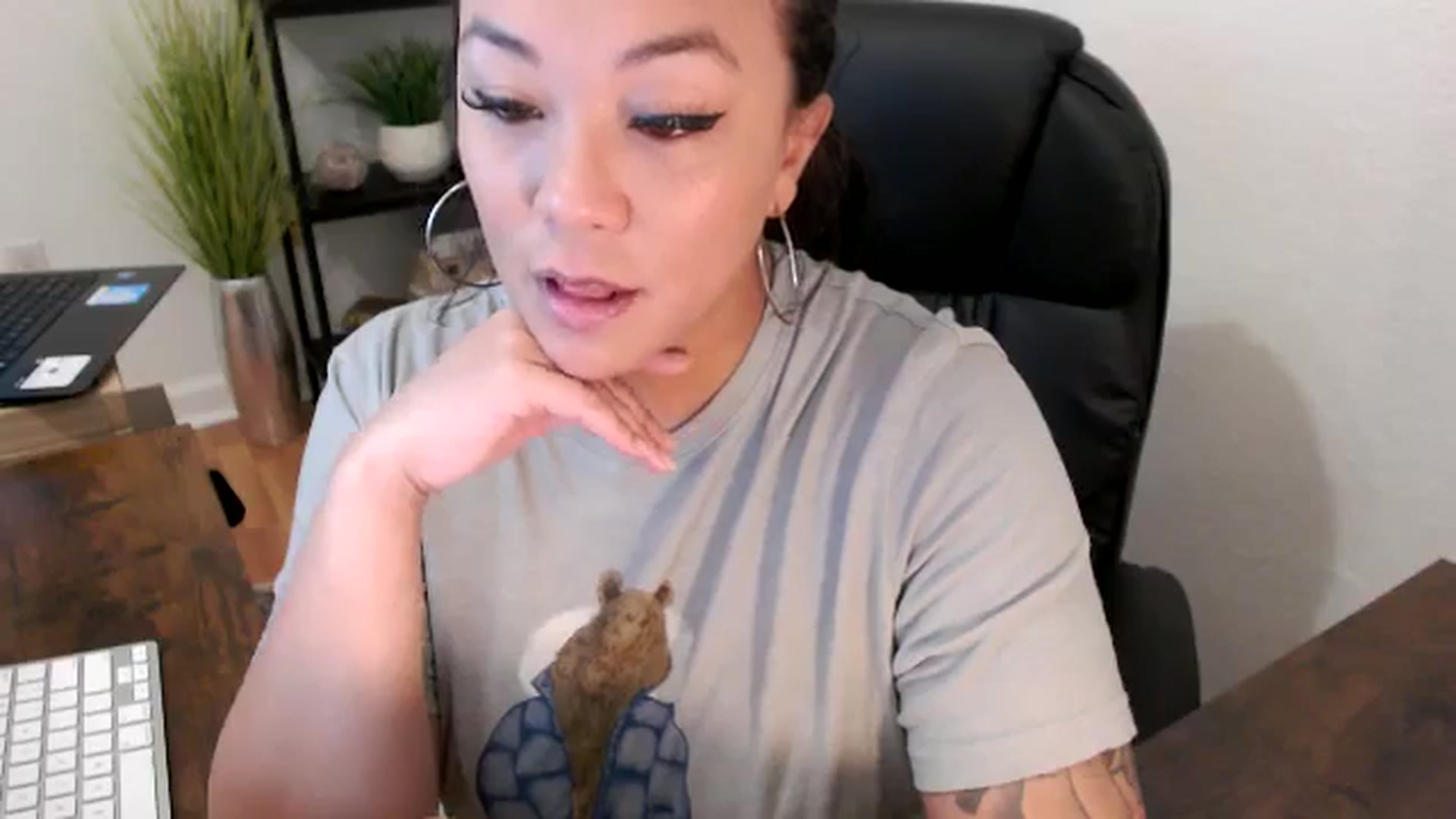 Gallery image thumbnail from MickaylaMinx's myfreecams stream on, 11/21/2024, 16:10 image 12 of 20
