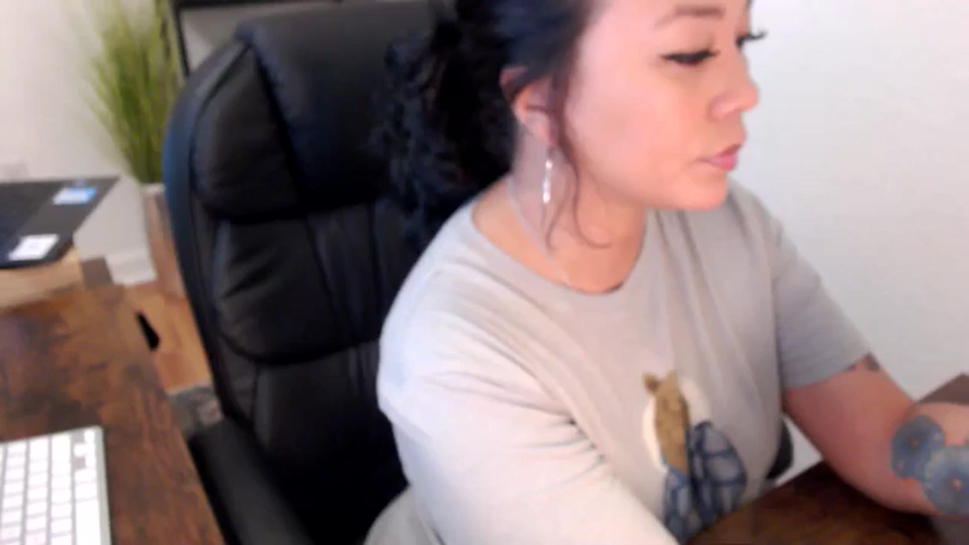 Gallery image thumbnail from MickaylaMinx's myfreecams stream on, 11/21/2024, 16:10 image 10 of 20