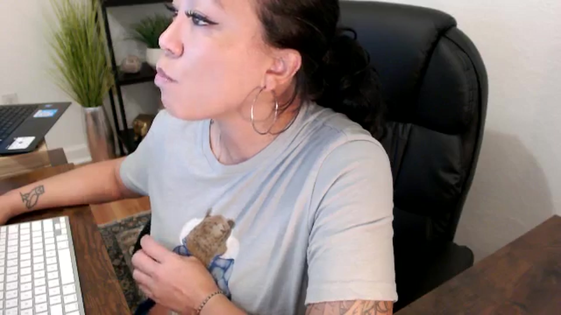 Gallery image thumbnail from MickaylaMinx's myfreecams stream on, 11/21/2024, 16:10 image 16 of 20