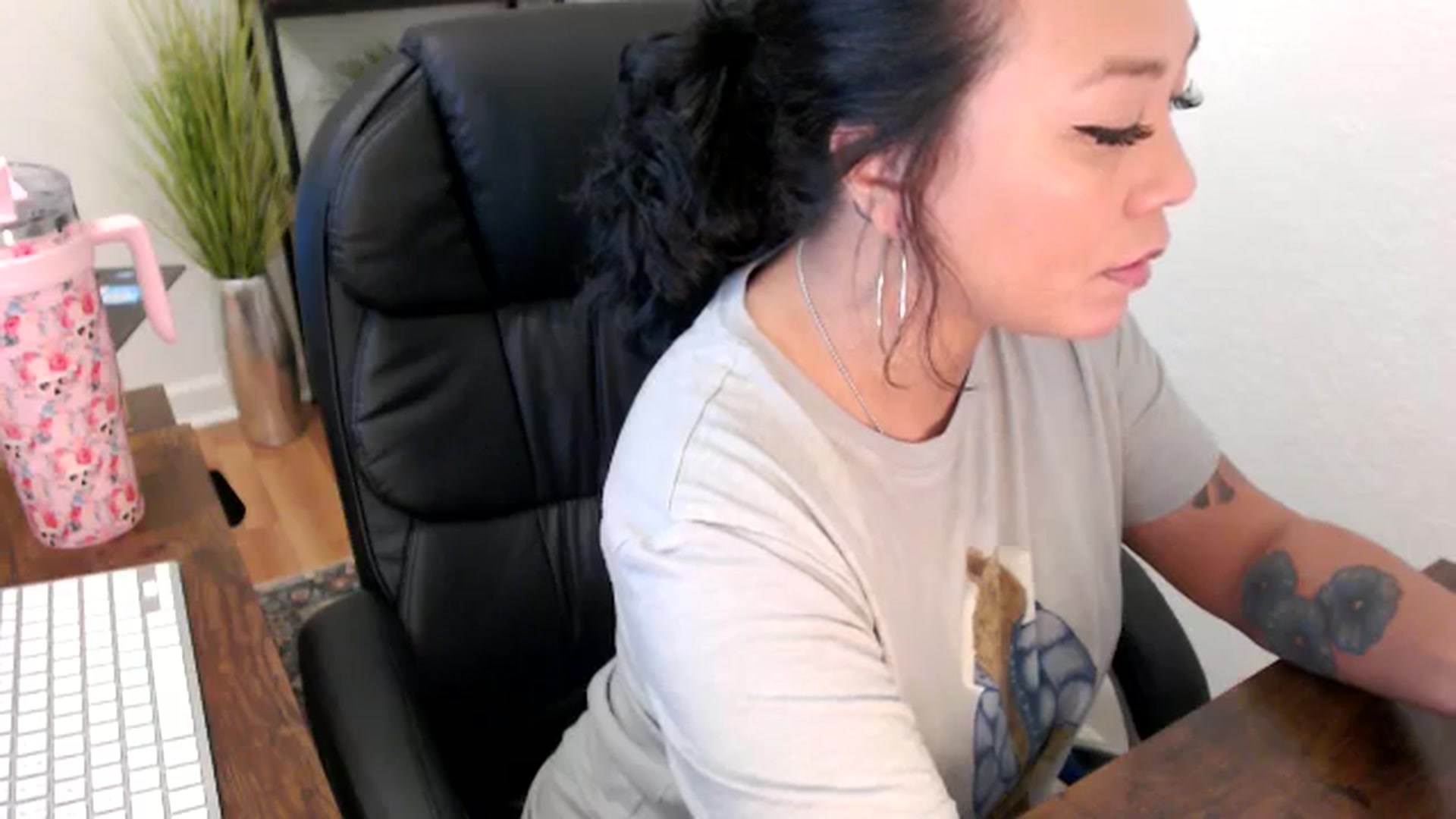 Gallery image thumbnail from MickaylaMinx's myfreecams stream on, 11/21/2024, 16:10 image 19 of 20
