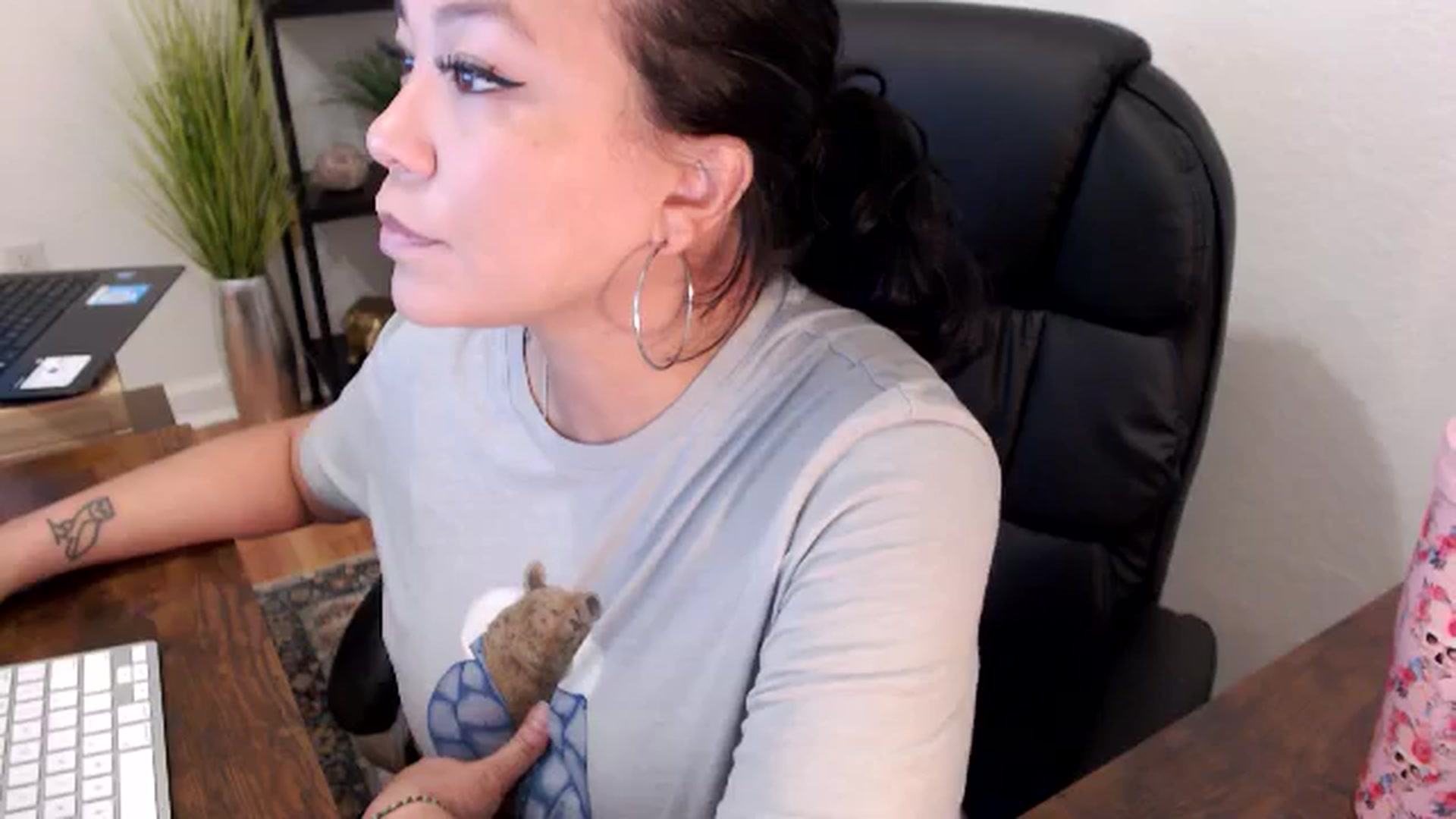 Gallery image thumbnail from MickaylaMinx's myfreecams stream on, 11/21/2024, 16:10 image 9 of 20