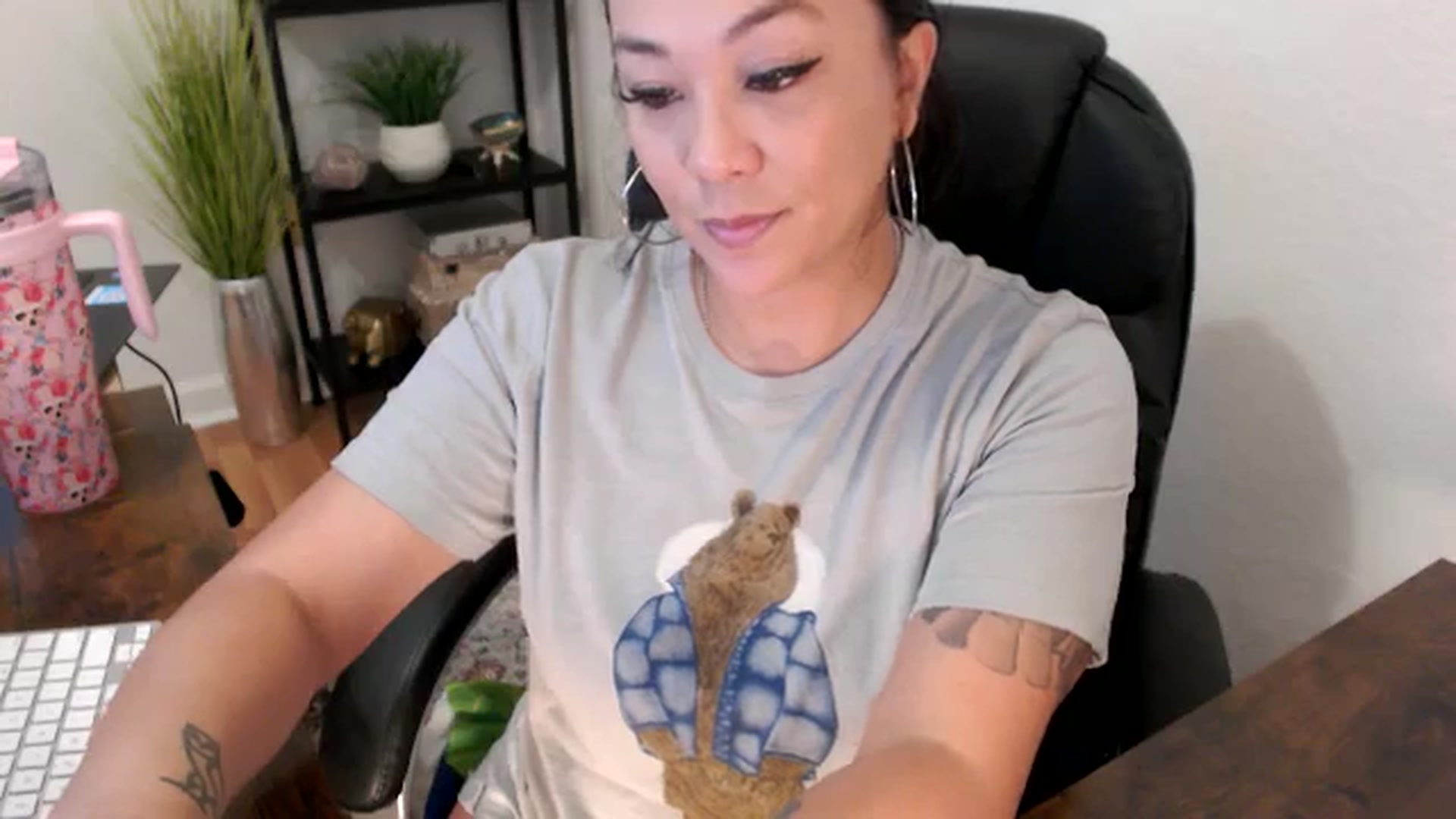 Gallery image thumbnail from MickaylaMinx's myfreecams stream on, 11/21/2024, 17:12 image 5 of 20