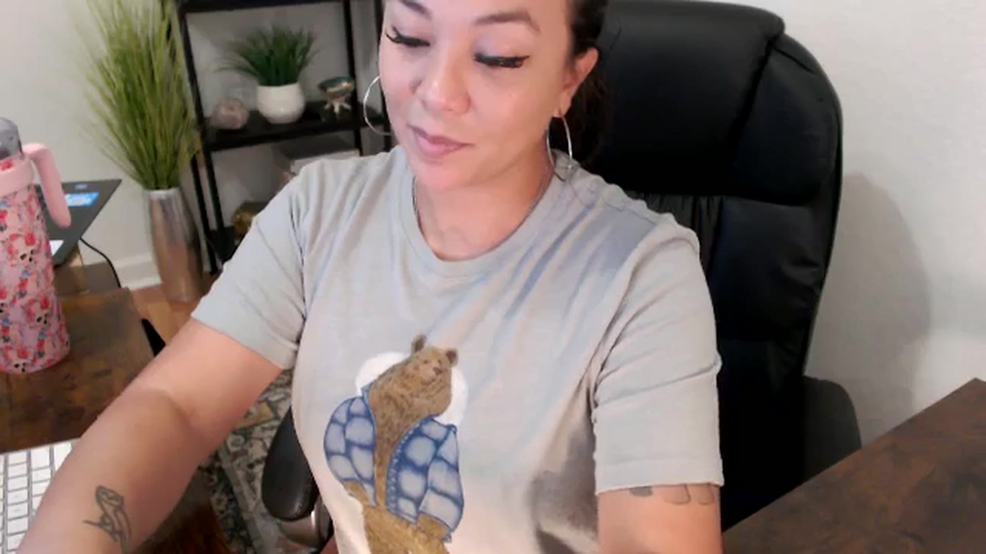 Gallery image thumbnail from MickaylaMinx's myfreecams stream on, 11/21/2024, 17:38 image 17 of 20