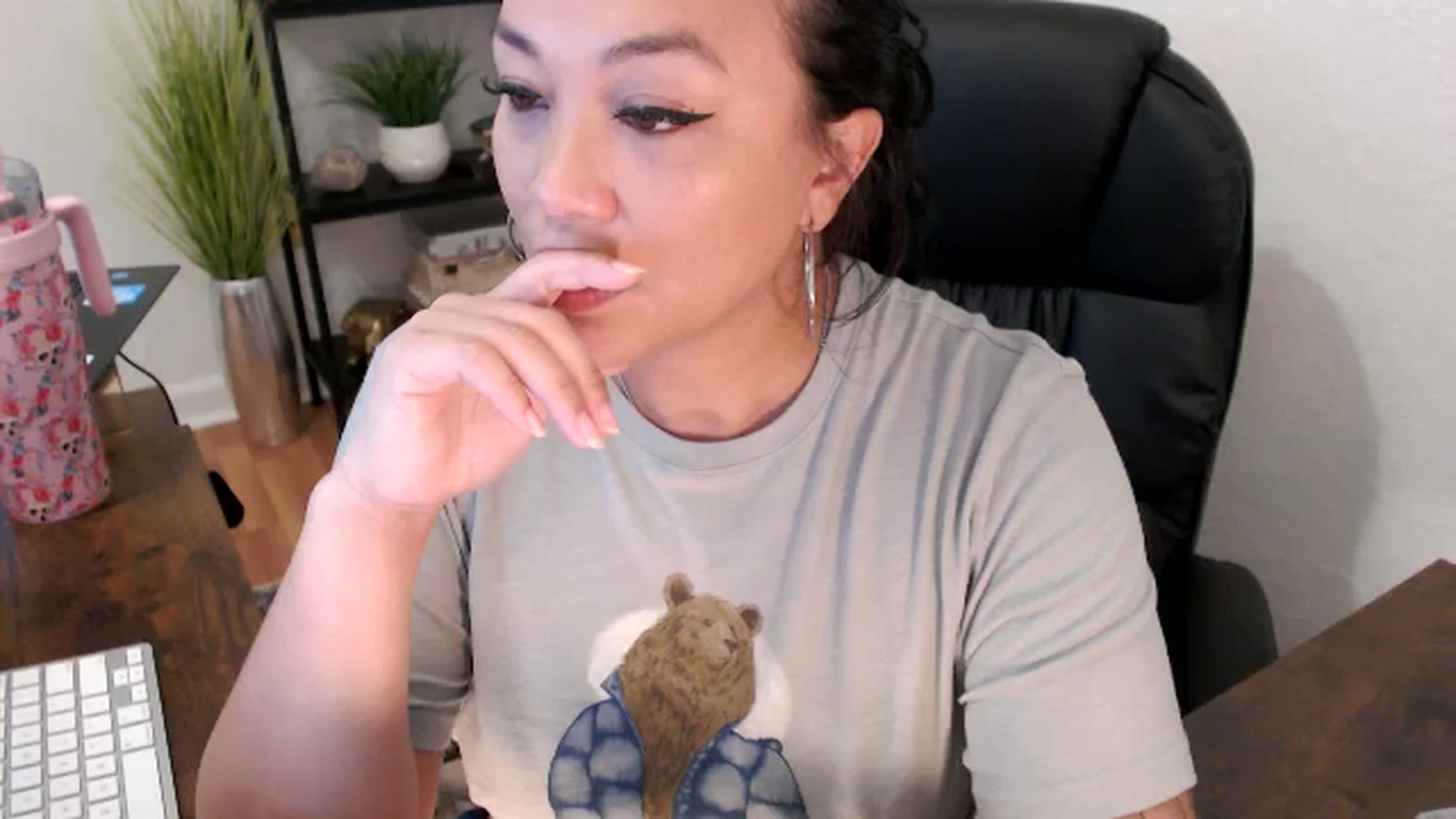 Gallery image thumbnail from MickaylaMinx's myfreecams stream on, 11/21/2024, 17:58 image 6 of 20