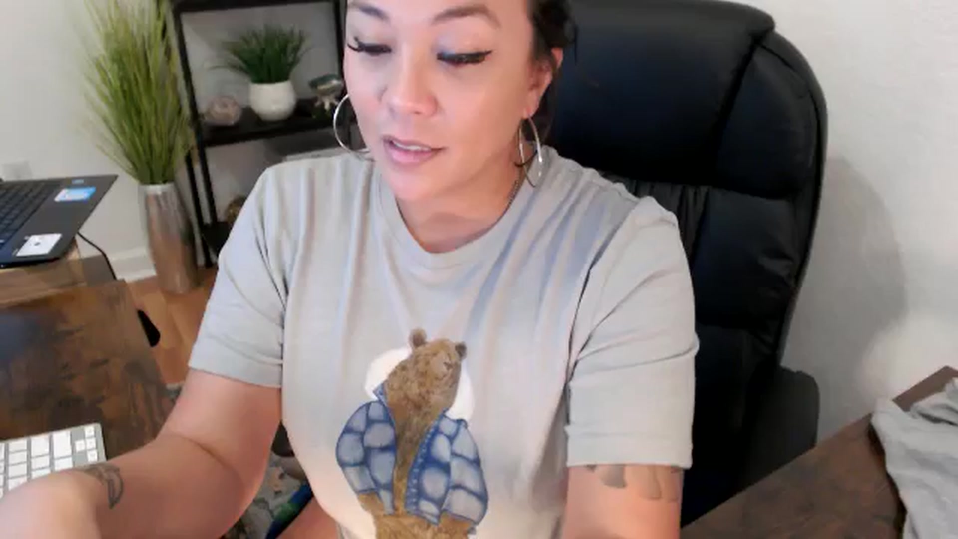 Gallery image thumbnail from MickaylaMinx's myfreecams stream on, 11/21/2024, 18:59 image 15 of 20