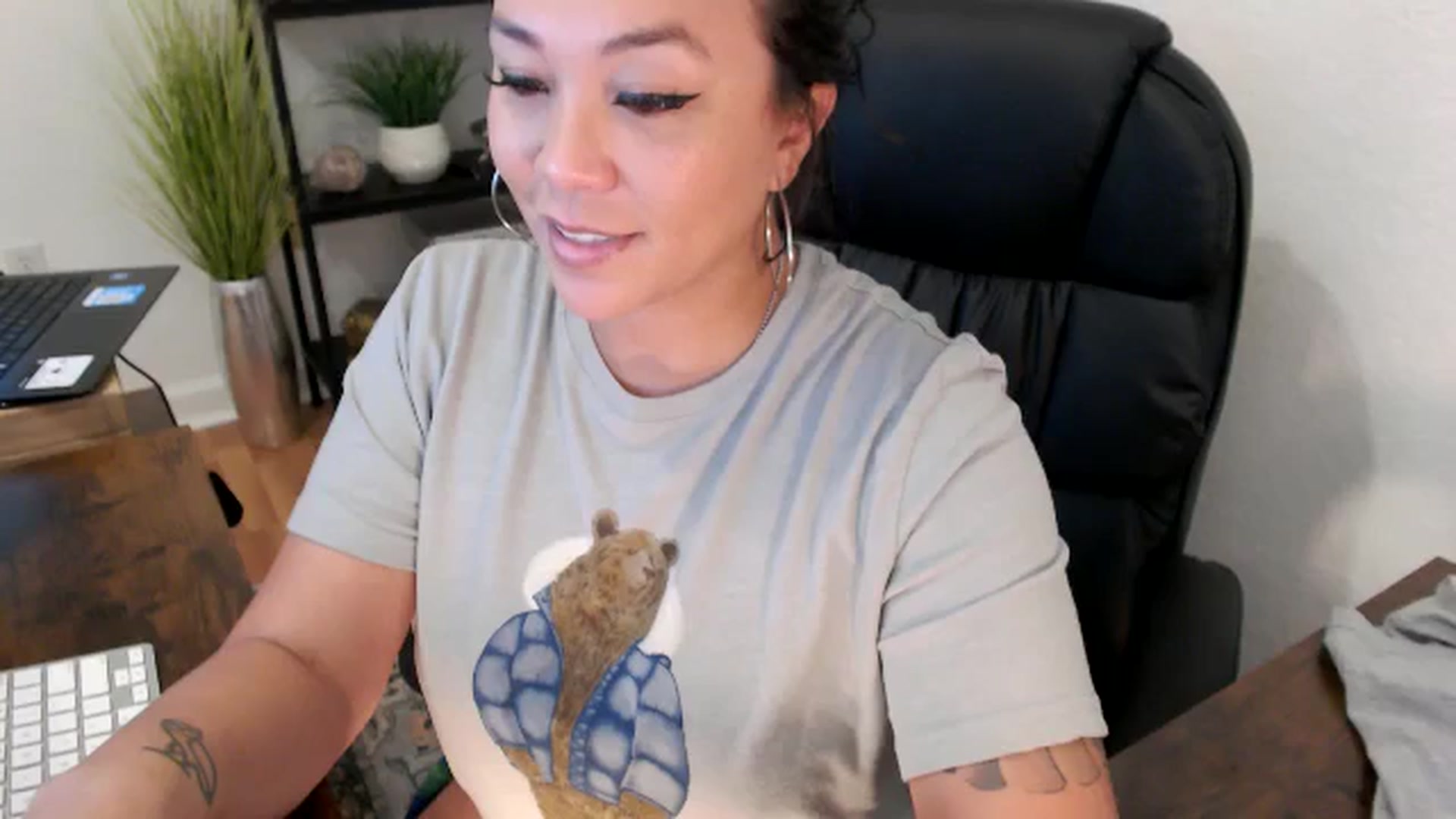 Gallery image thumbnail from MickaylaMinx's myfreecams stream on, 11/21/2024, 18:59 image 17 of 20
