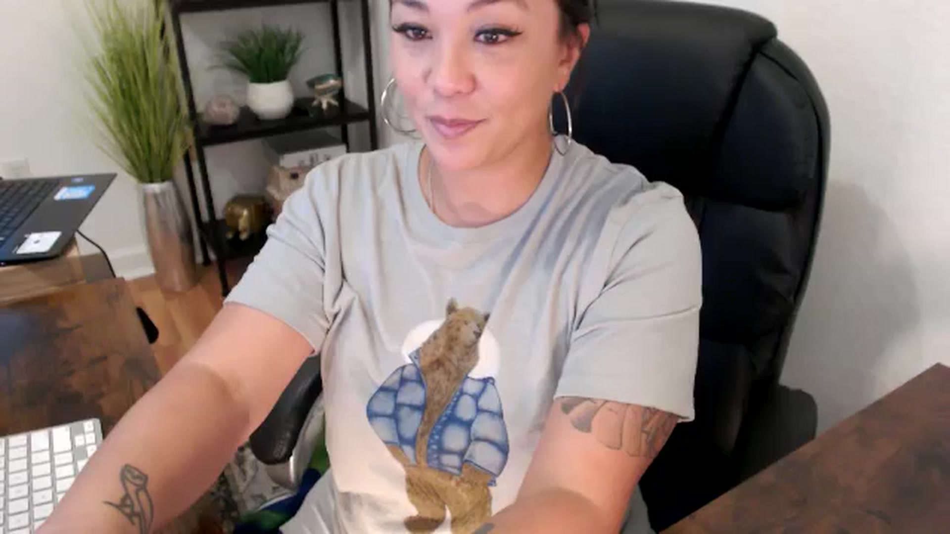 Gallery image thumbnail from MickaylaMinx's myfreecams stream on, 11/21/2024, 18:59 image 1 of 20