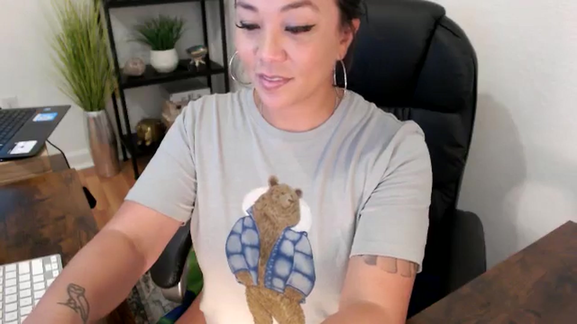 Gallery image thumbnail from MickaylaMinx's myfreecams stream on, 11/21/2024, 18:59 image 10 of 20