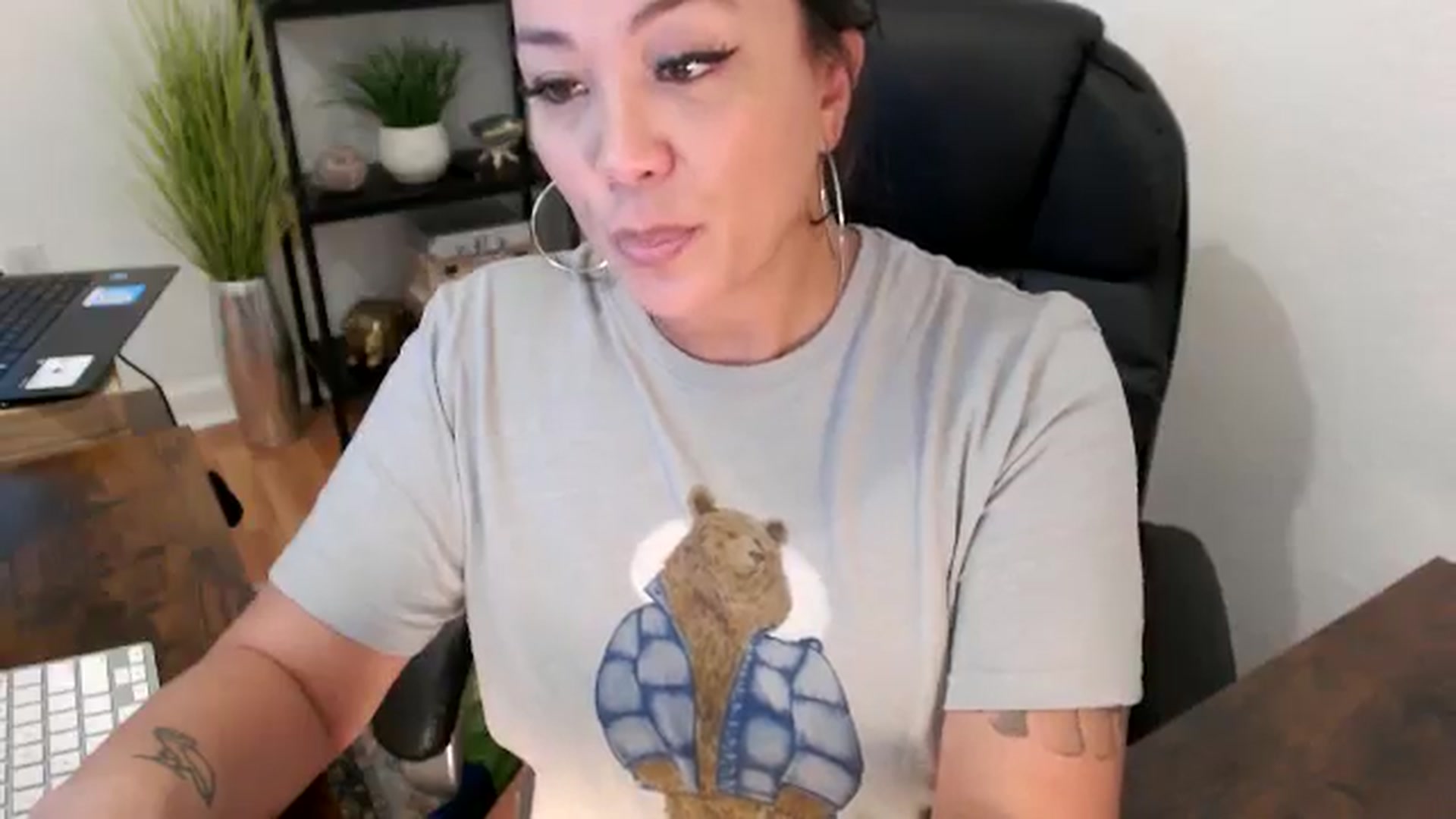 Gallery image thumbnail from MickaylaMinx's myfreecams stream on, 11/21/2024, 18:59 image 13 of 20
