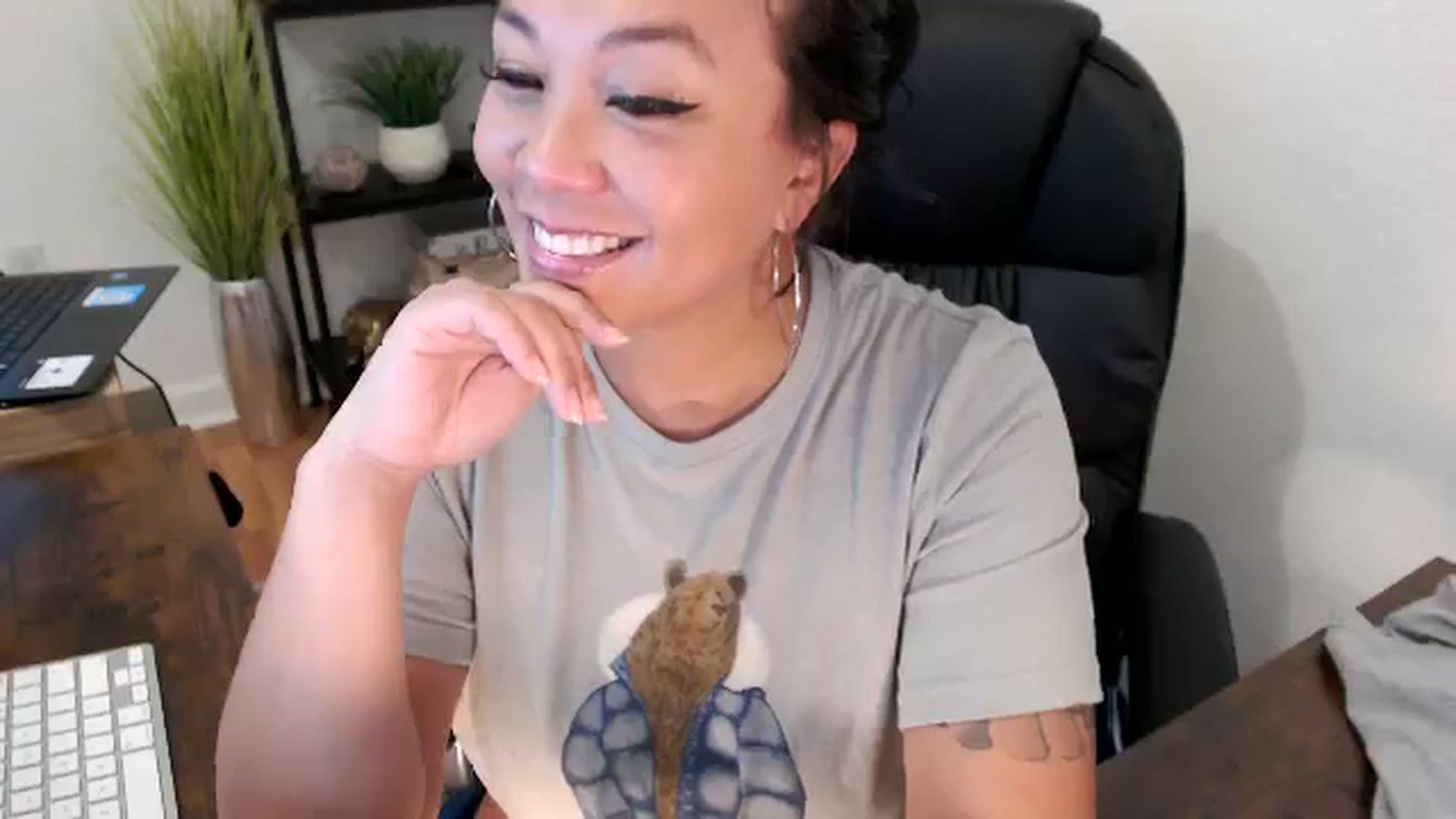 Gallery image thumbnail from MickaylaMinx's myfreecams stream on, 11/21/2024, 18:59 image 18 of 20