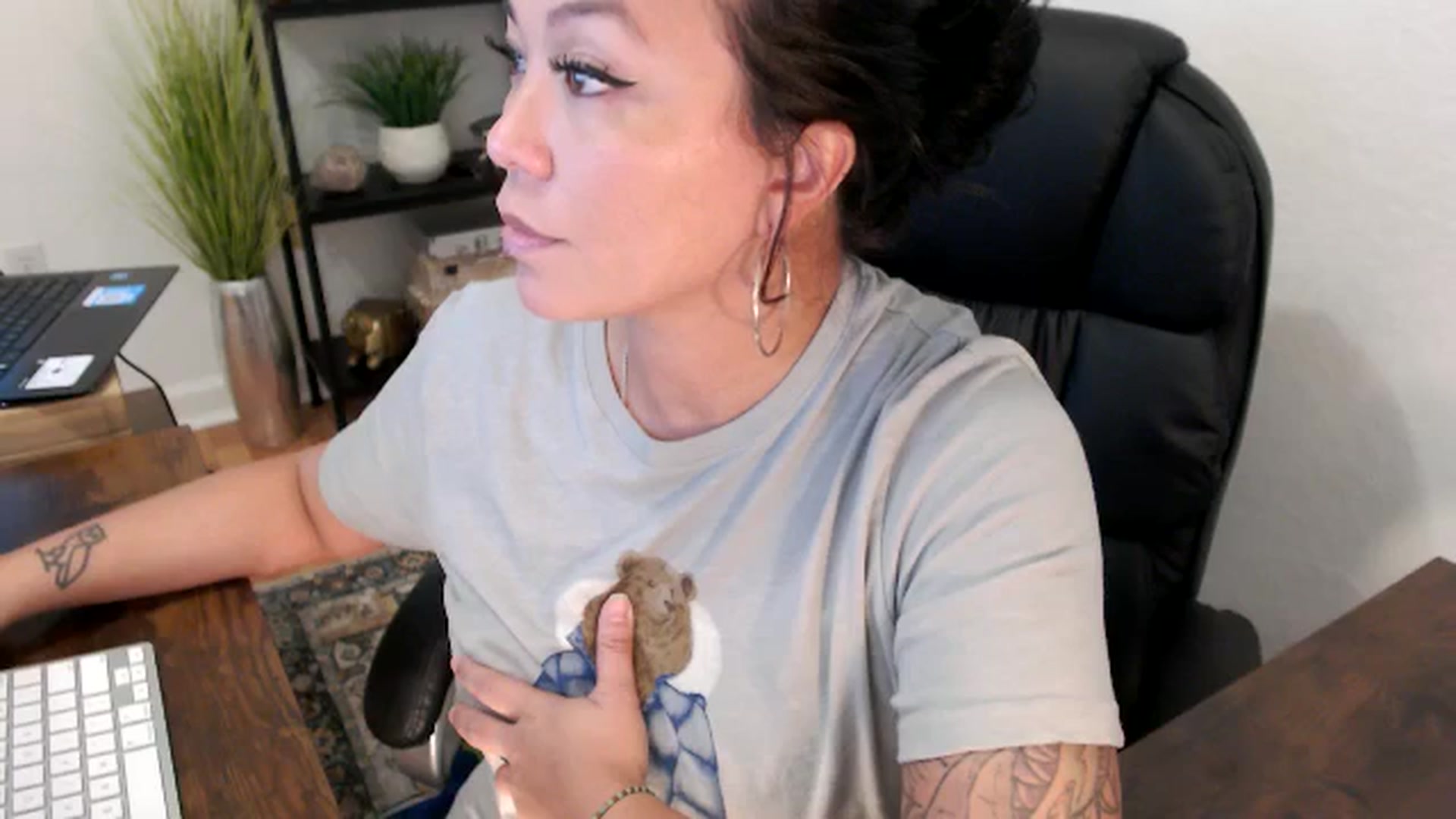 Gallery image thumbnail from MickaylaMinx's myfreecams stream on, 11/21/2024, 18:59 image 3 of 20