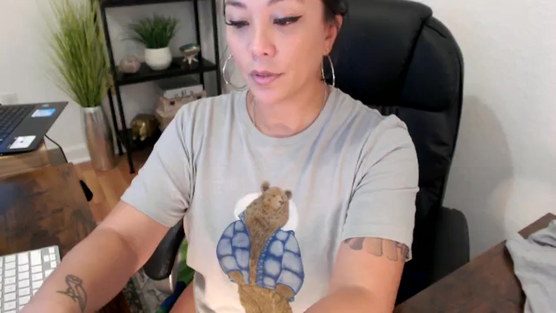 Gallery image thumbnail from MickaylaMinx's myfreecams stream on, 11/21/2024, 19:25 image 4 of 20