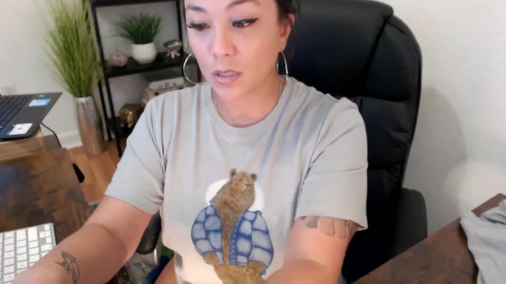 Gallery image thumbnail from MickaylaMinx's myfreecams stream on, 11/21/2024, 19:25 image 5 of 20