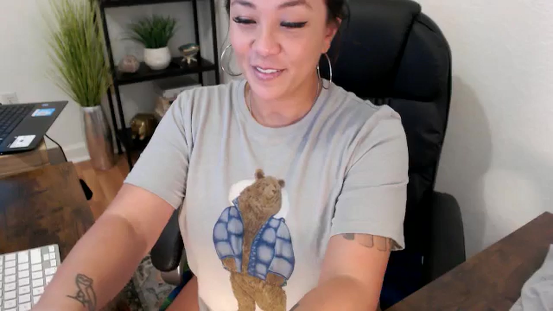 Gallery image thumbnail from MickaylaMinx's myfreecams stream on, 11/21/2024, 19:25 image 12 of 20
