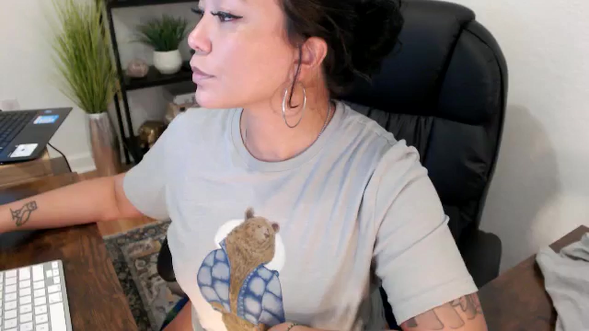 Gallery image thumbnail from MickaylaMinx's myfreecams stream on, 11/21/2024, 19:25 image 3 of 20
