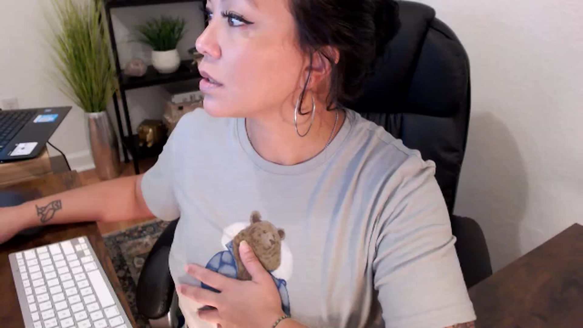 Gallery image thumbnail from MickaylaMinx's myfreecams stream on, 11/21/2024, 19:42 image 10 of 20