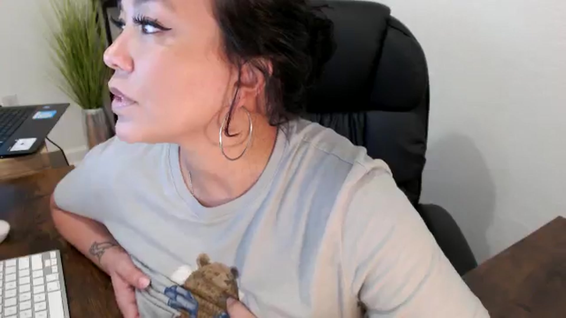 Gallery image thumbnail from MickaylaMinx's myfreecams stream on, 11/21/2024, 19:42 image 7 of 20