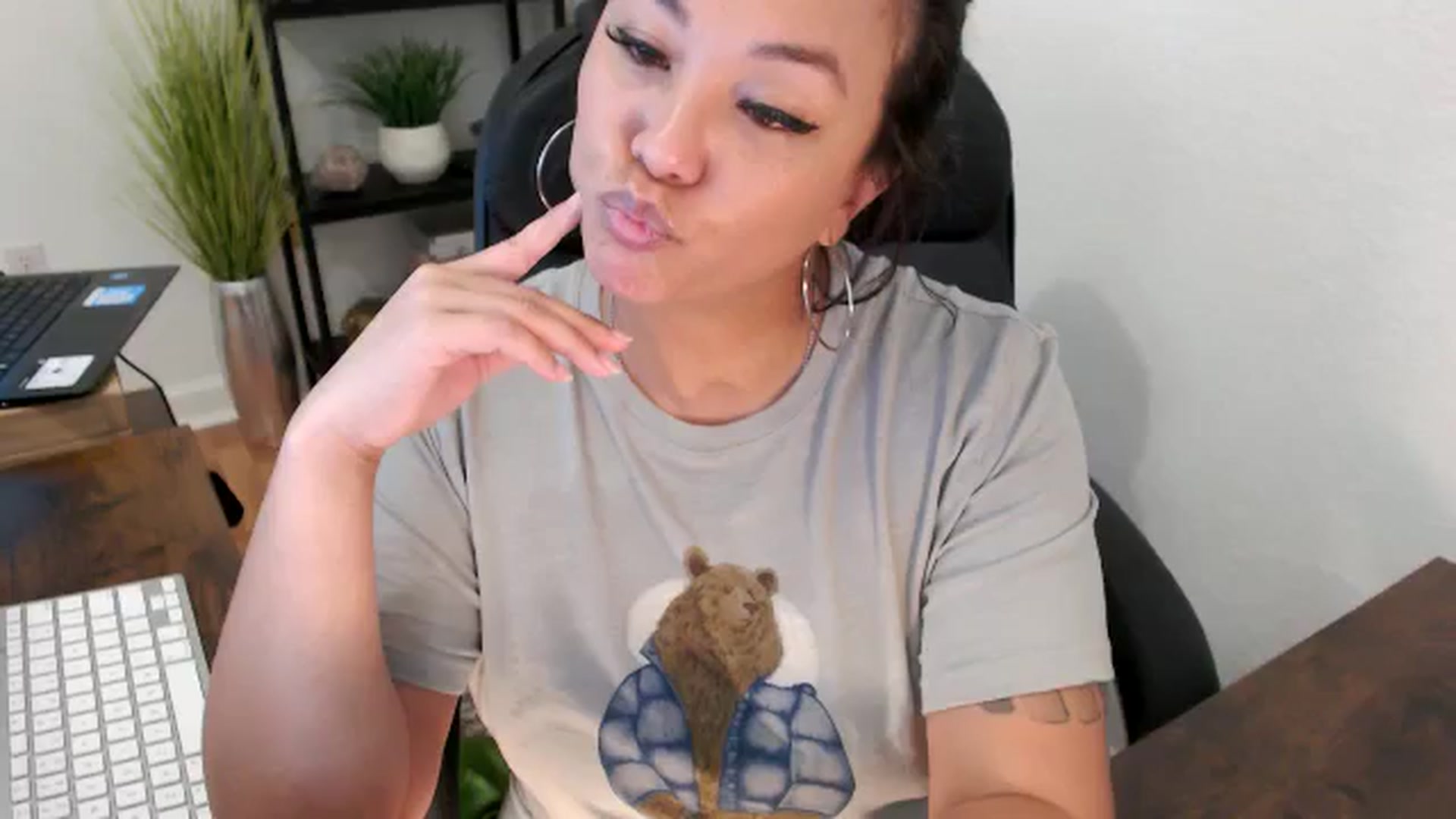 Gallery image thumbnail from MickaylaMinx's myfreecams stream on, 11/21/2024, 19:42 image 20 of 20