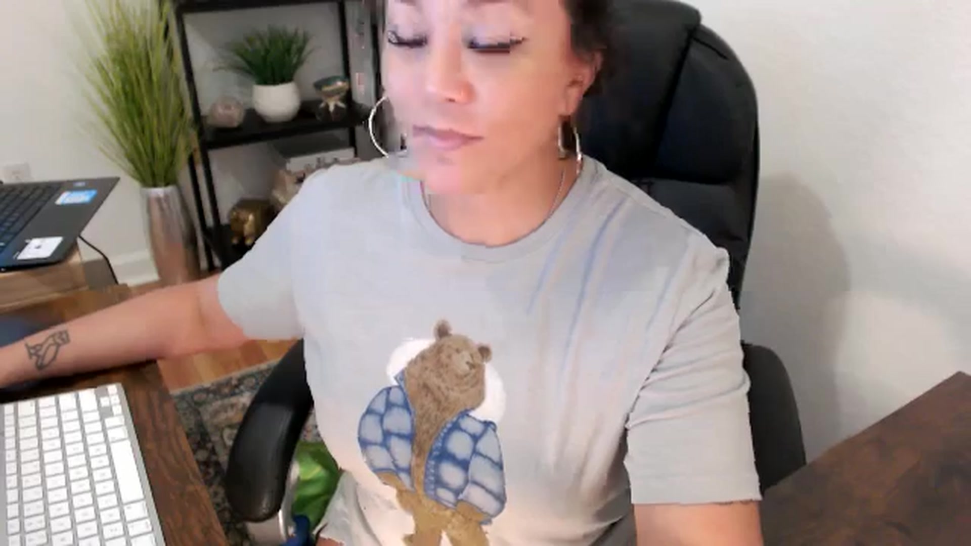 Gallery image thumbnail from MickaylaMinx's myfreecams stream on, 11/21/2024, 19:42 image 12 of 20