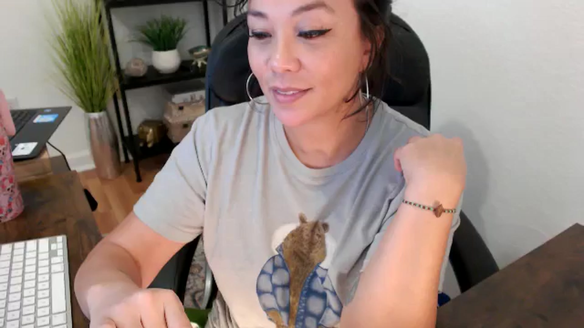 Gallery image thumbnail from MickaylaMinx's myfreecams stream on, 11/21/2024, 20:31 image 12 of 20
