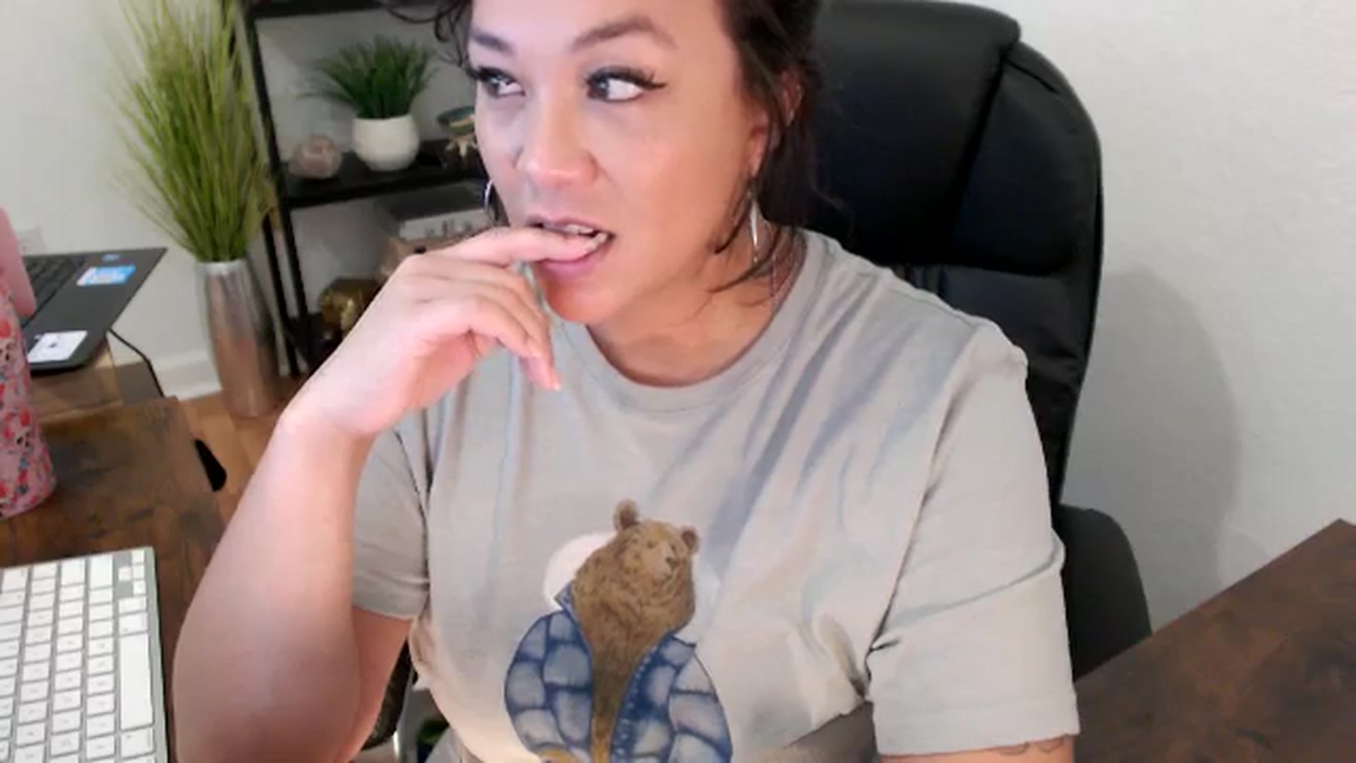 Gallery image thumbnail from MickaylaMinx's myfreecams stream on, 11/21/2024, 20:31 image 9 of 20
