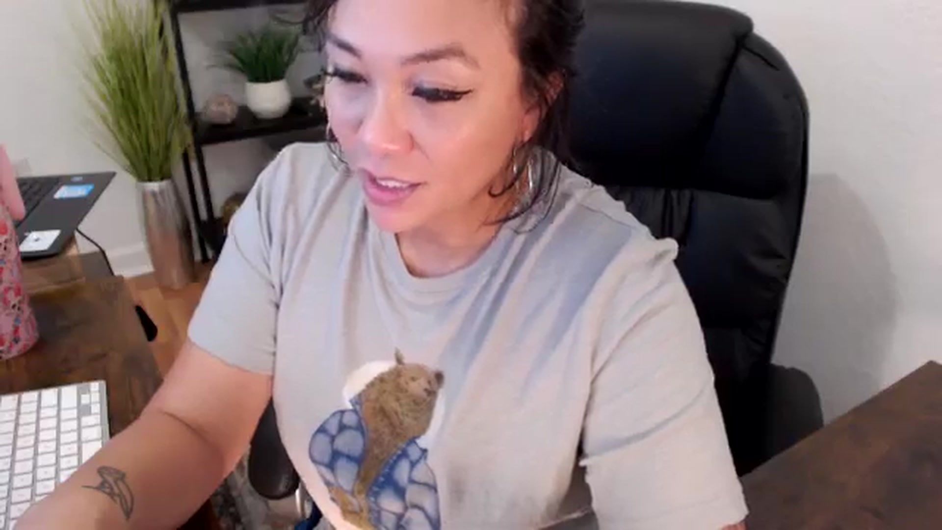 Gallery image thumbnail from MickaylaMinx's myfreecams stream on, 11/21/2024, 20:31 image 13 of 20