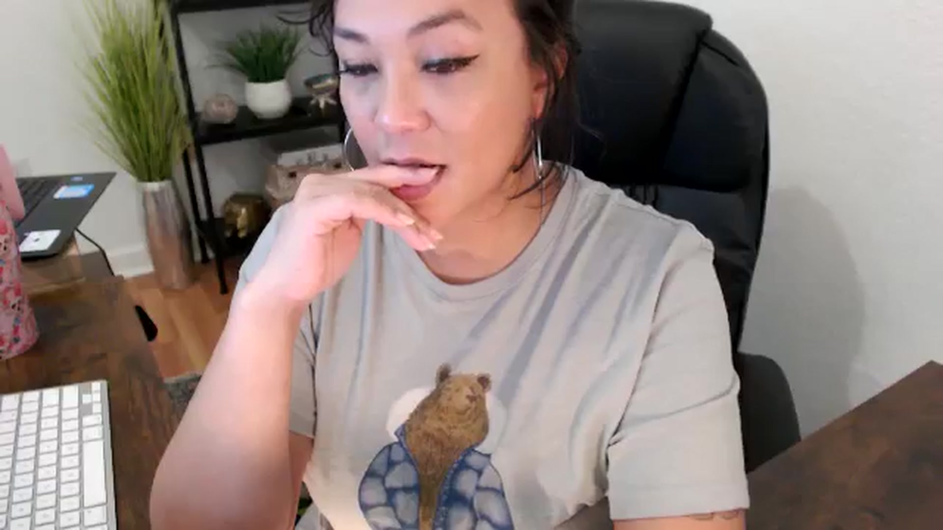Gallery image thumbnail from MickaylaMinx's myfreecams stream on, 11/21/2024, 20:31 image 10 of 20