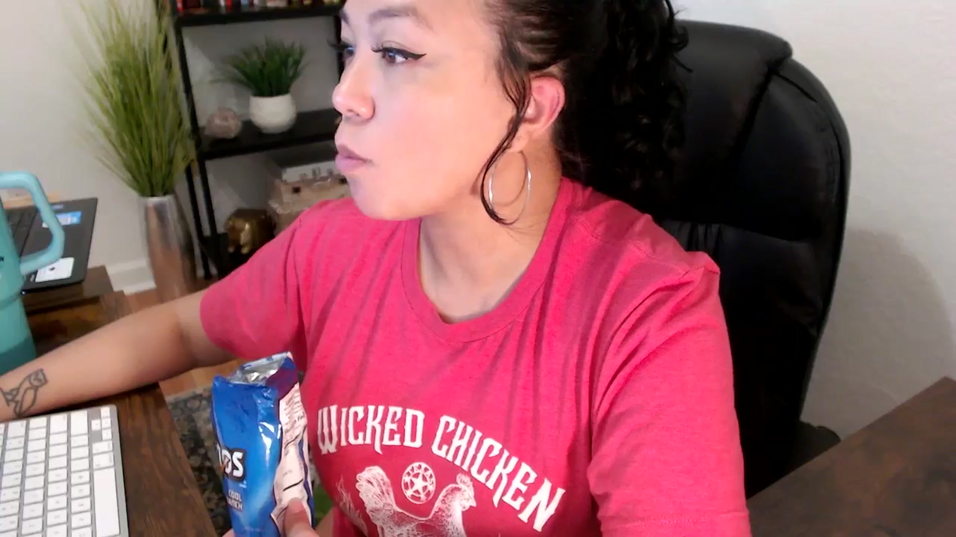 Gallery image thumbnail from MickaylaMinx's myfreecams stream on, 11/22/2024, 18:07 image 7 of 20