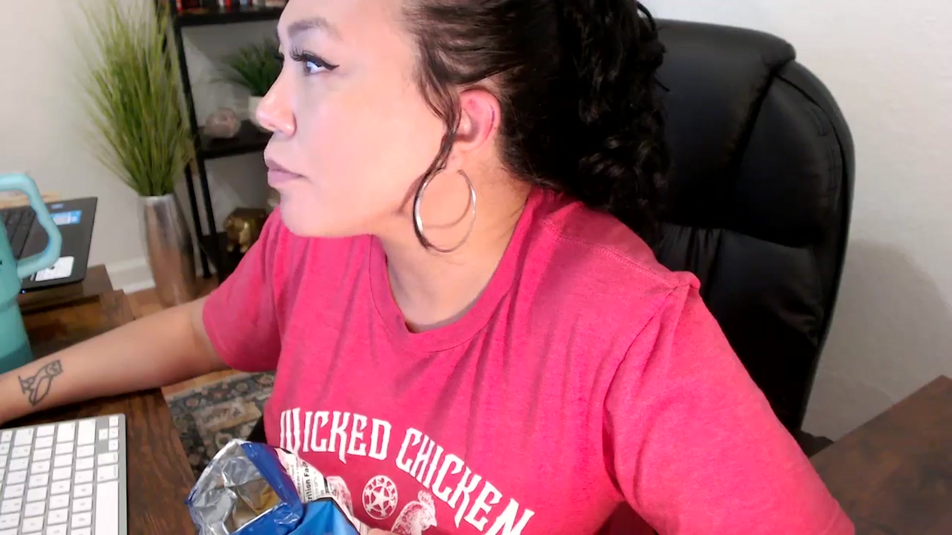 Gallery image thumbnail from MickaylaMinx's myfreecams stream on, 11/22/2024, 18:07 image 3 of 20