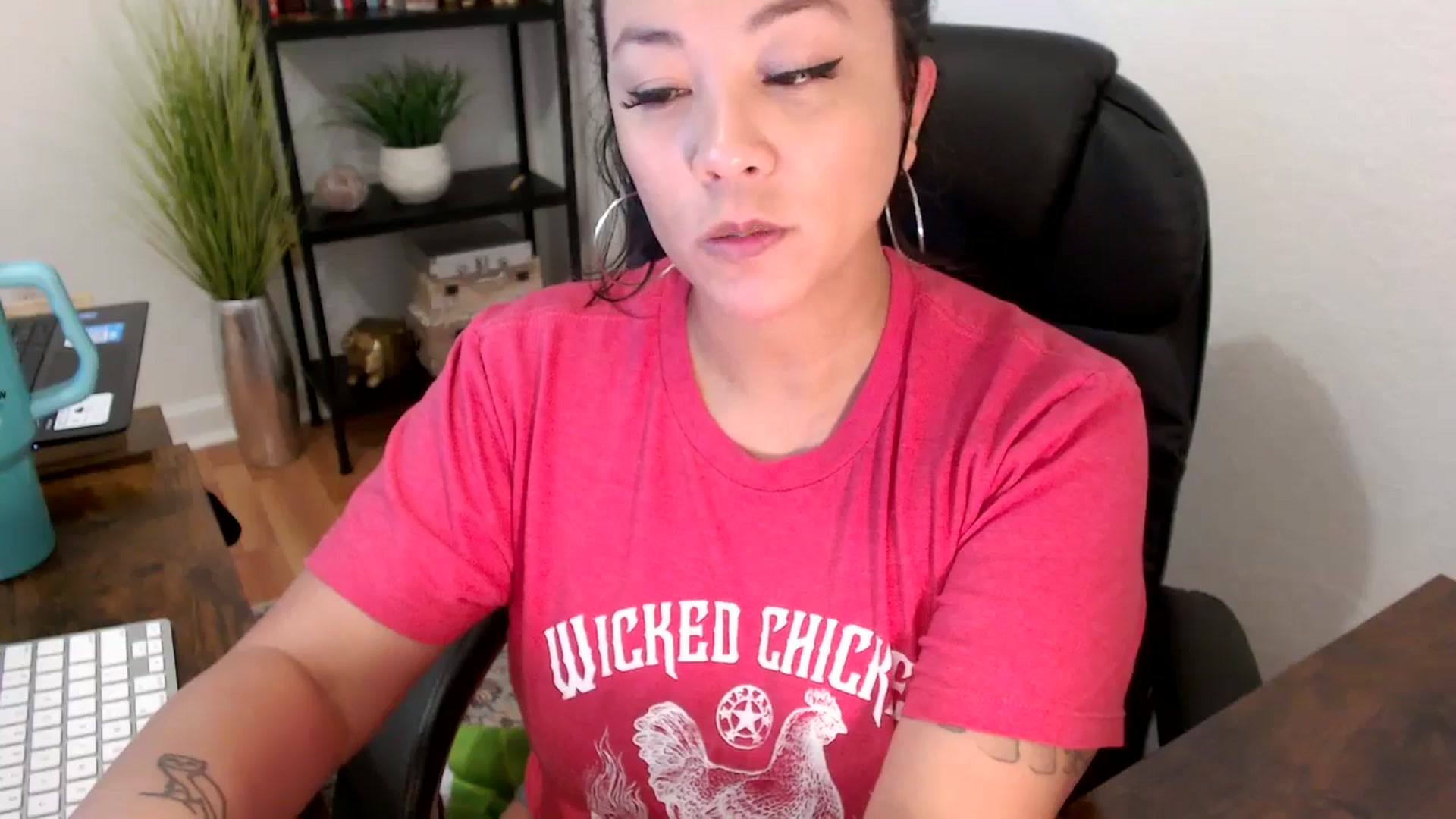 Gallery image thumbnail from MickaylaMinx's myfreecams stream on, 11/22/2024, 18:07 image 12 of 20
