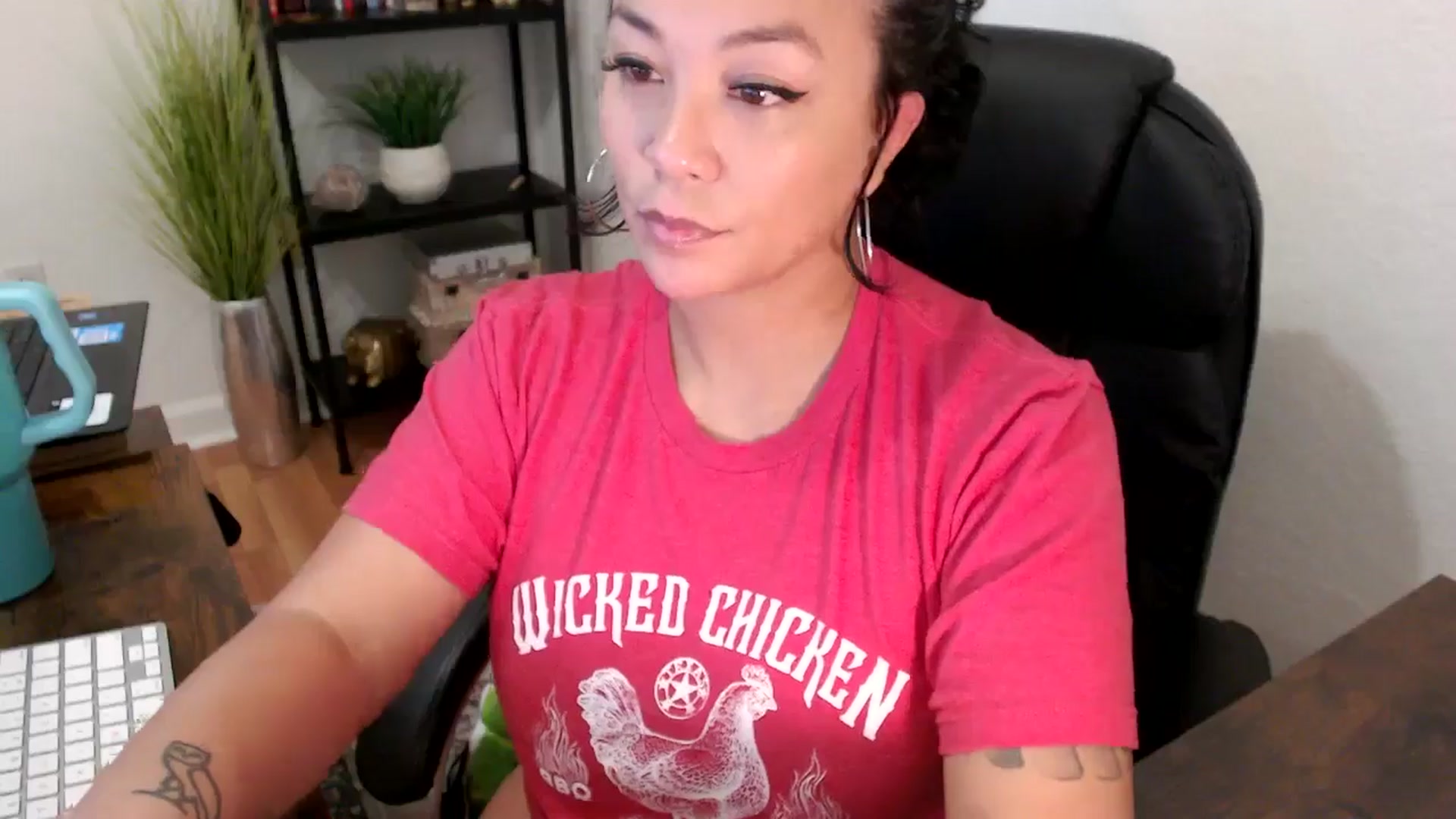 Gallery image thumbnail from MickaylaMinx's myfreecams stream on, 11/22/2024, 18:07 image 18 of 20