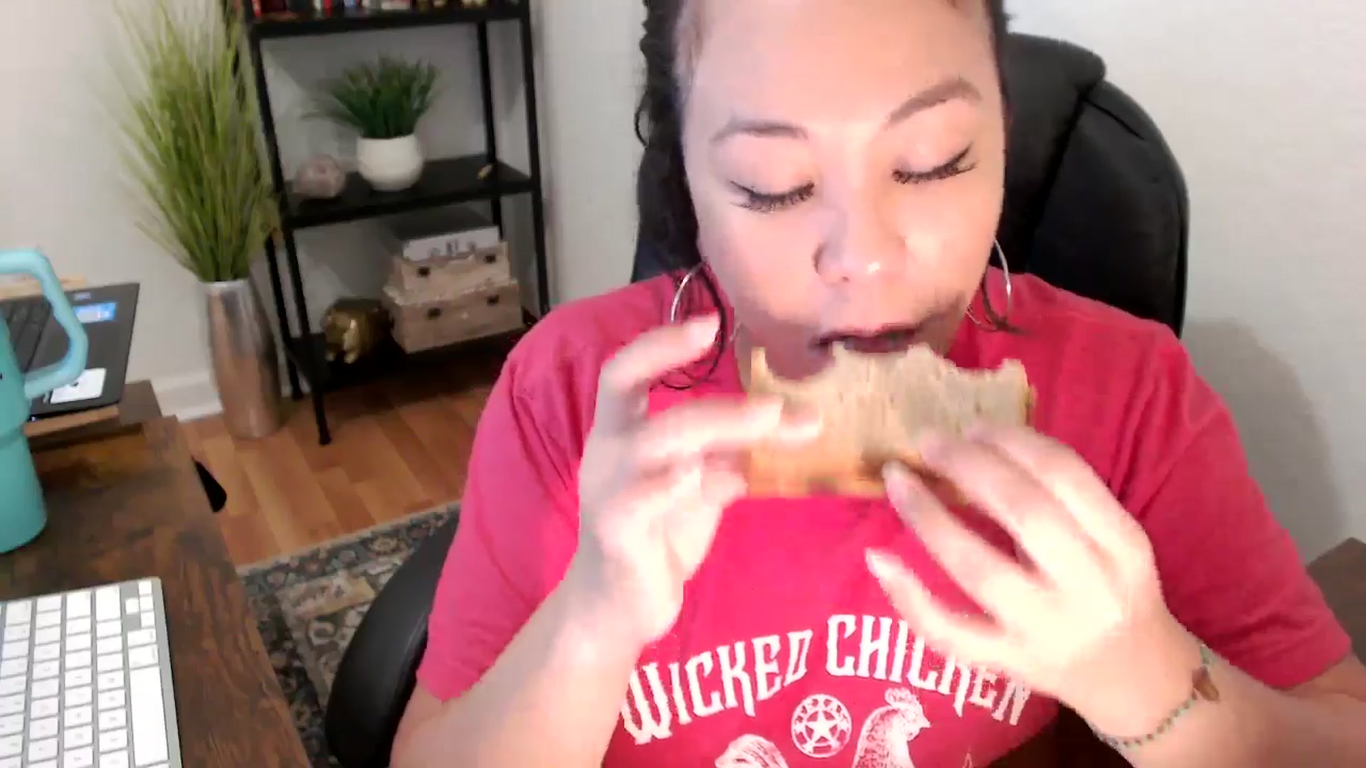 Gallery image thumbnail from MickaylaMinx's myfreecams stream on, 11/22/2024, 18:07 image 4 of 20