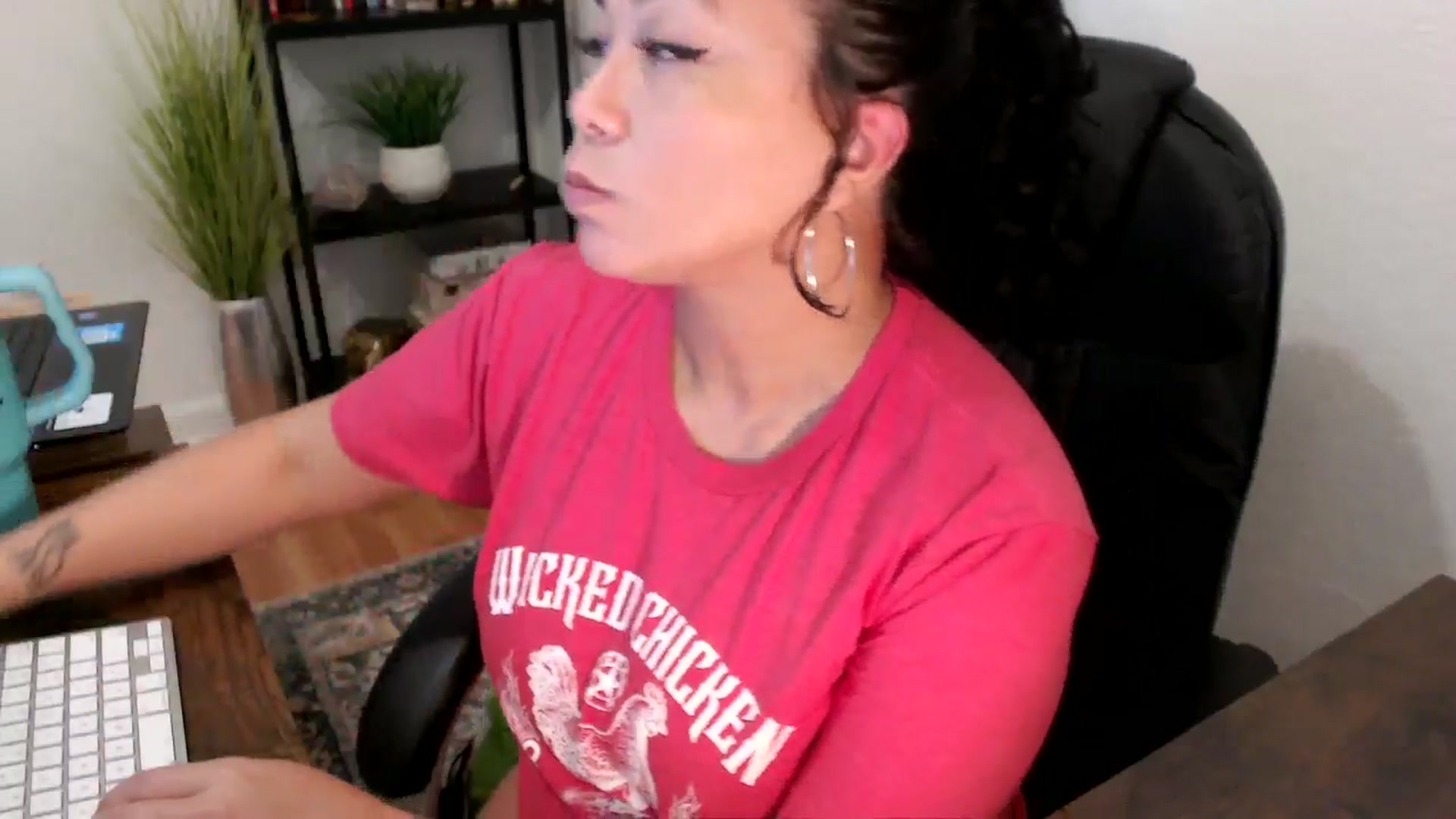 Gallery image thumbnail from MickaylaMinx's myfreecams stream on, 11/22/2024, 18:07 image 5 of 20