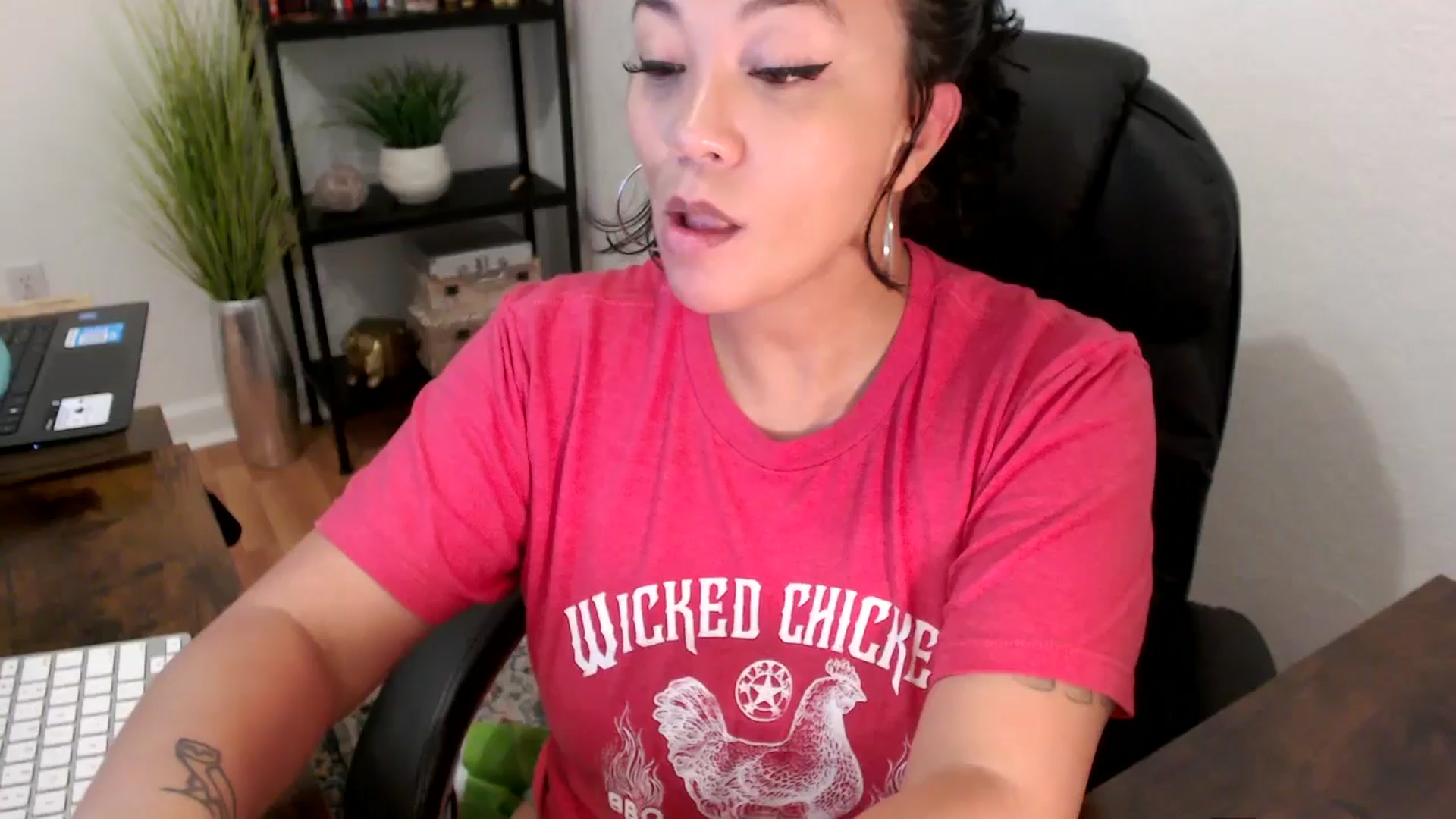 Gallery image thumbnail from MickaylaMinx's myfreecams stream on, 11/22/2024, 18:07 image 1 of 20