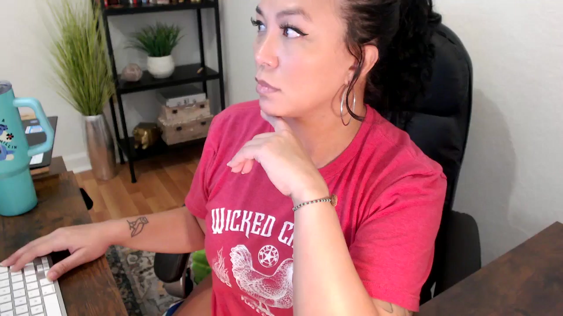 Gallery image thumbnail from MickaylaMinx's myfreecams stream on, 11/22/2024, 19:34 image 19 of 20