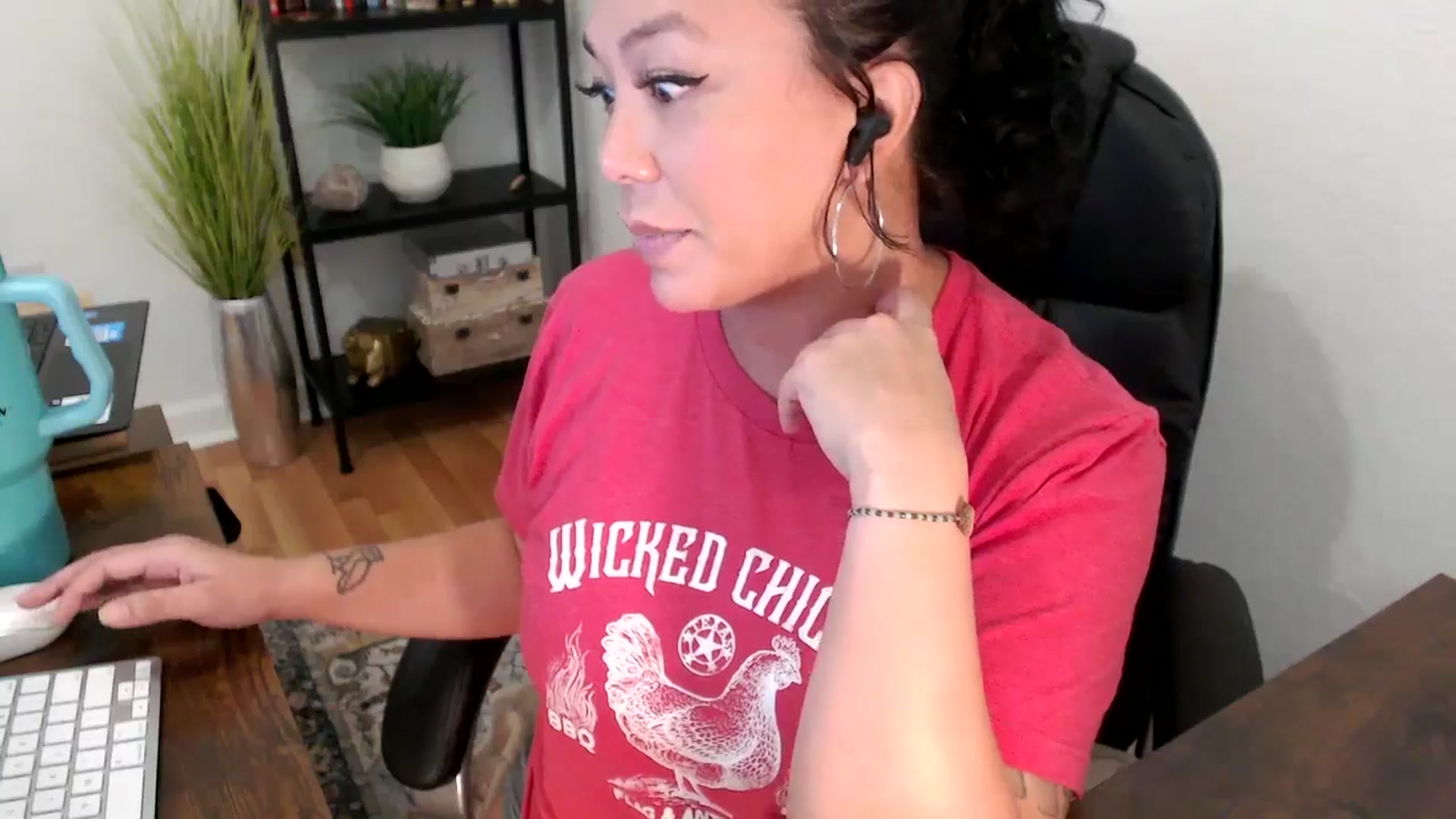 Gallery image thumbnail from MickaylaMinx's myfreecams stream on, 11/22/2024, 20:49 image 10 of 20