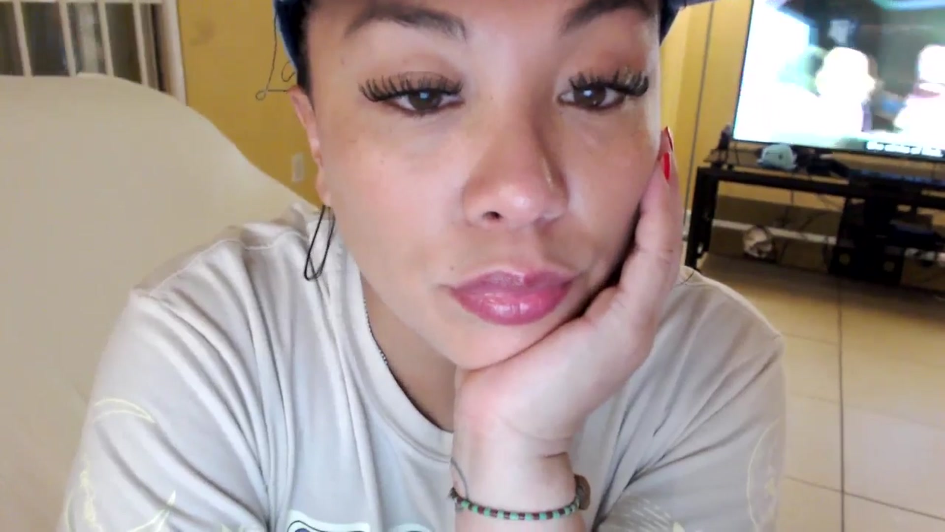 Gallery image thumbnail from MickaylaMinx's myfreecams stream on, 11/24/2024, 23:48 image 8 of 20